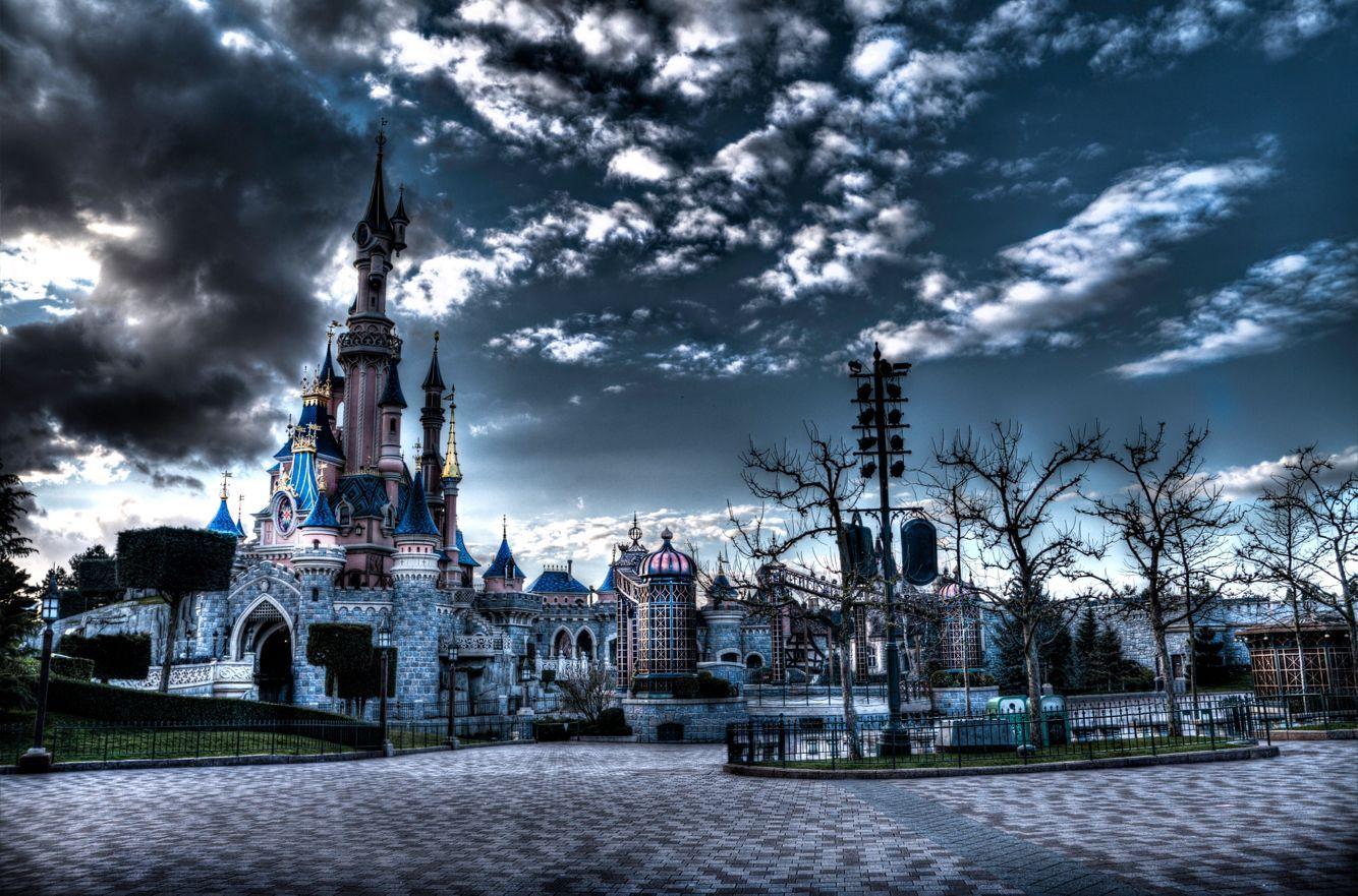 Dark Disney castle. Fonds d'Ecran Disney / Disney Wallpaper