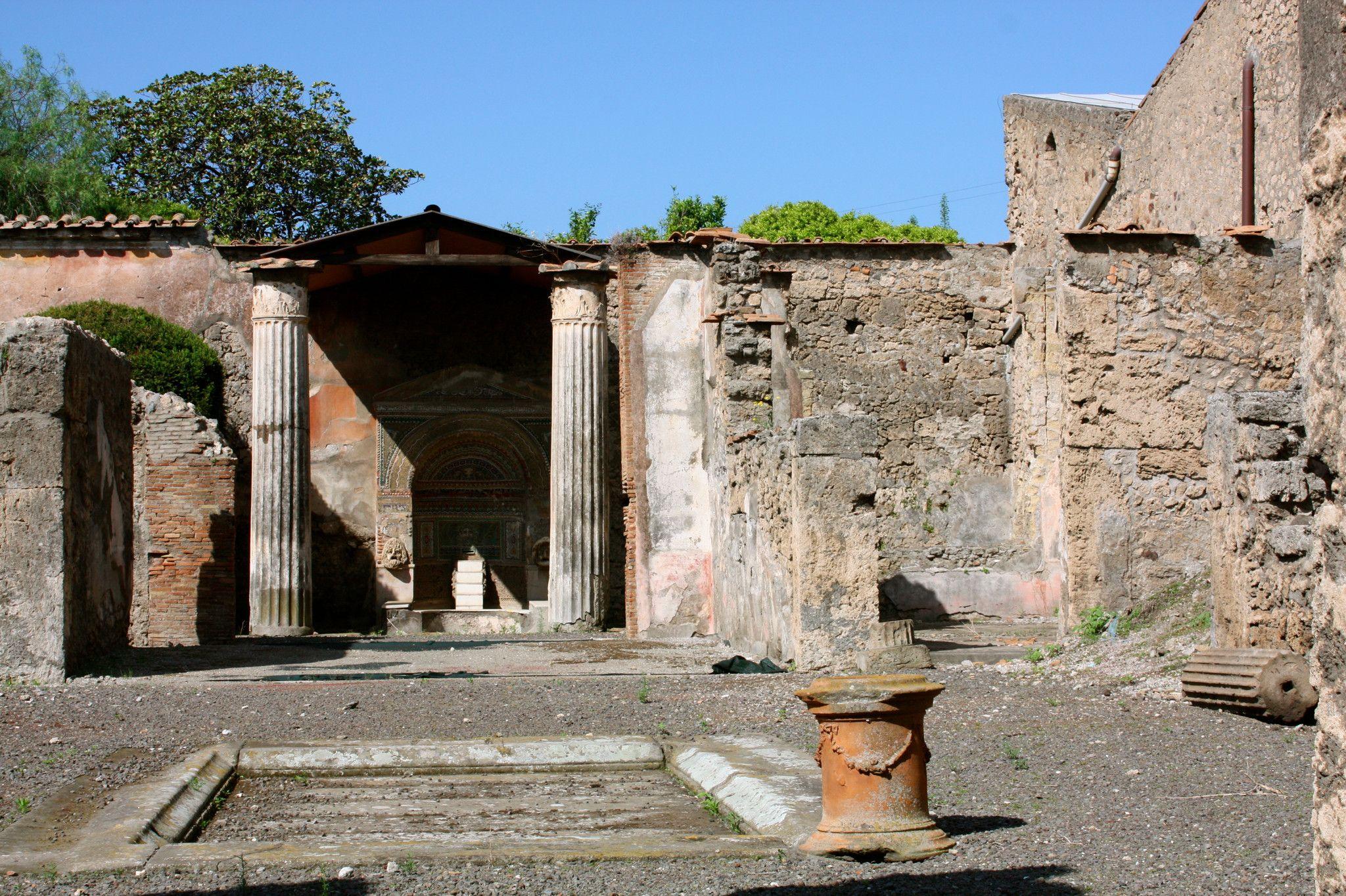 Ancient villa in Pompeii, Italy wallpaper and image