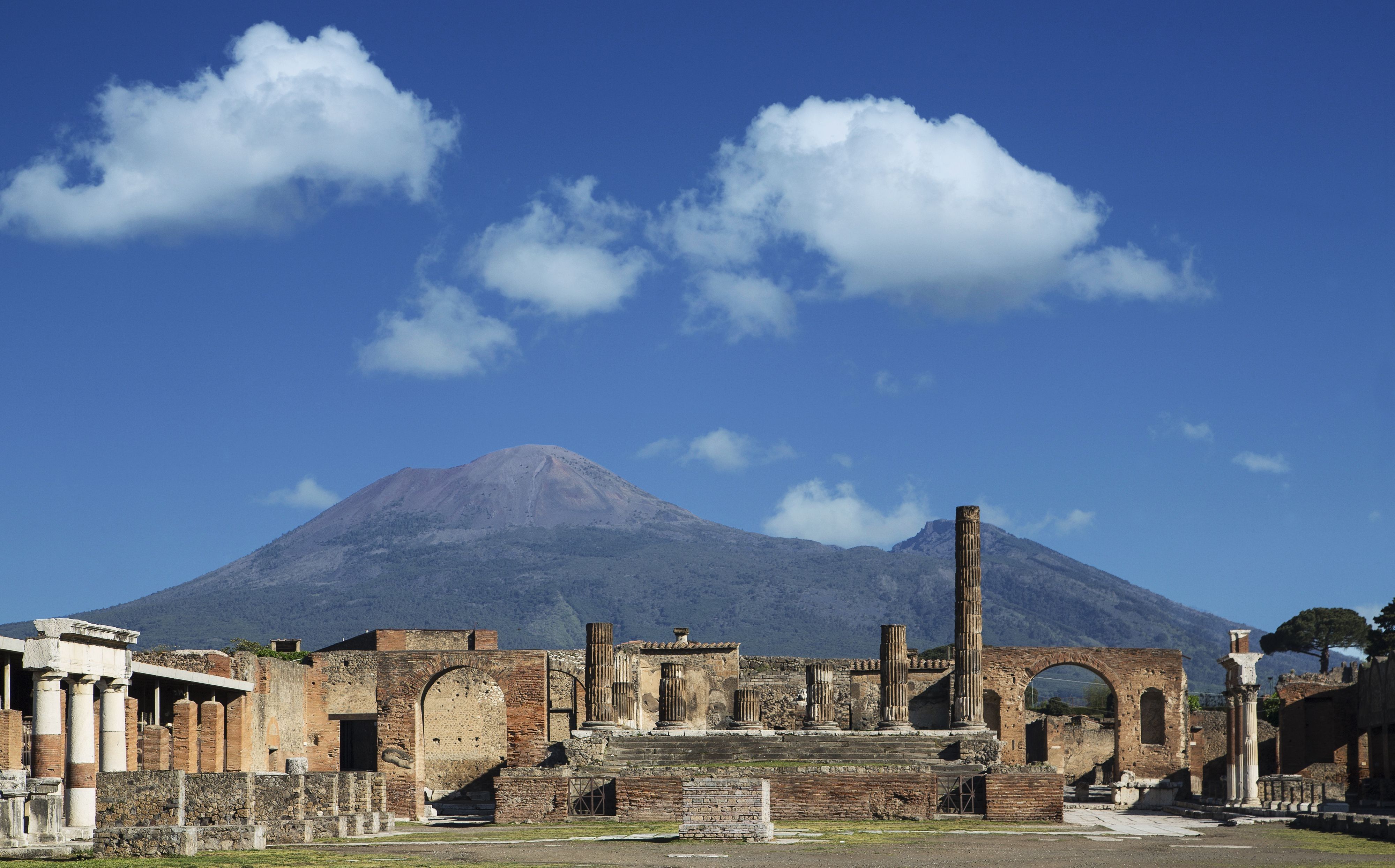 Blue Skies Of Pompeii Wallpaper Elegant Pompeii Excavations