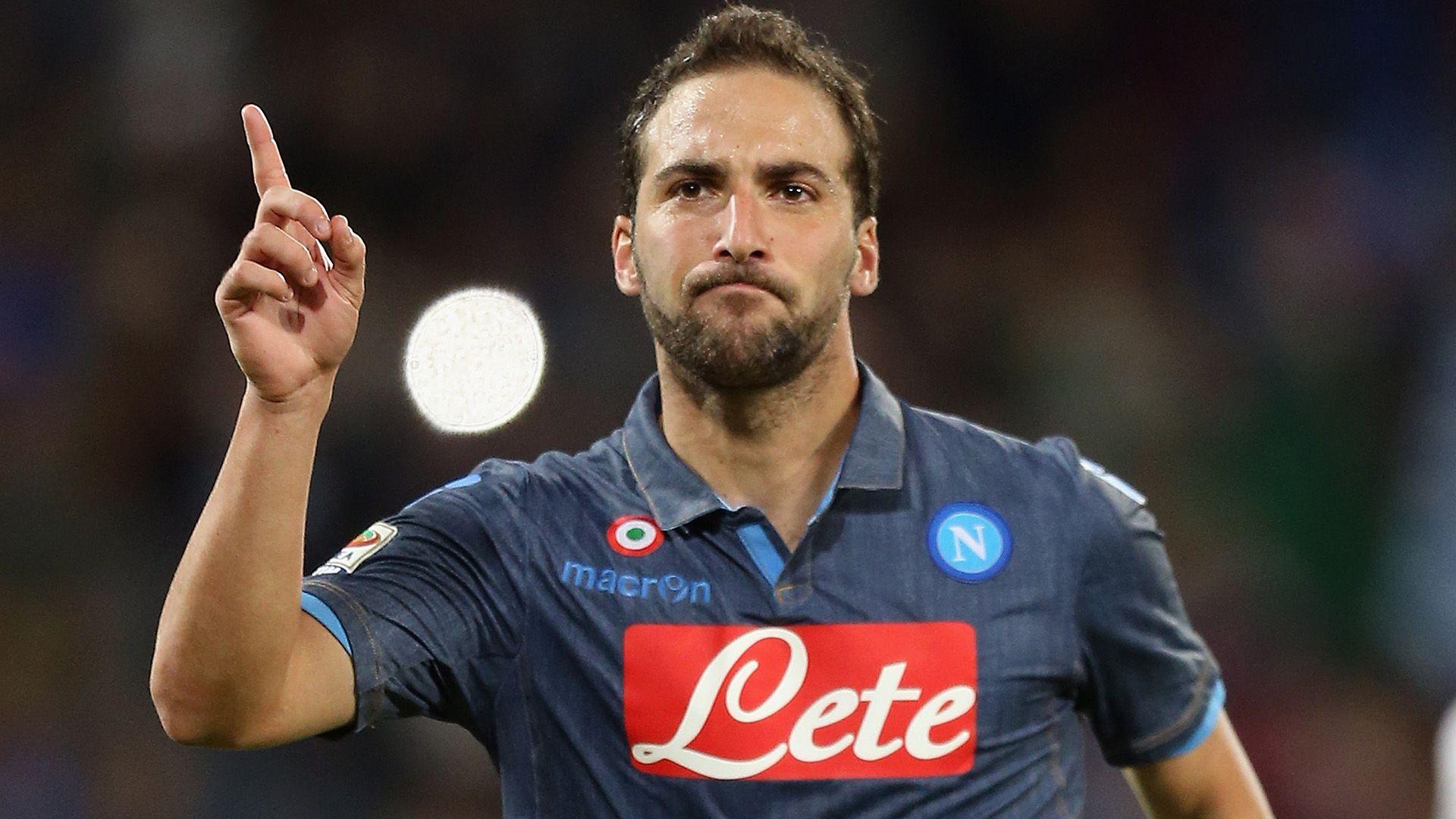 Manchester United and Arsenal contact Higuaín over possible £42