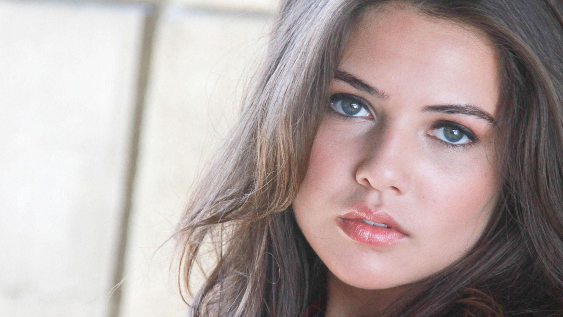 HD Danielle Campbell Wallpapers - HdCoolWallpapers.Com.