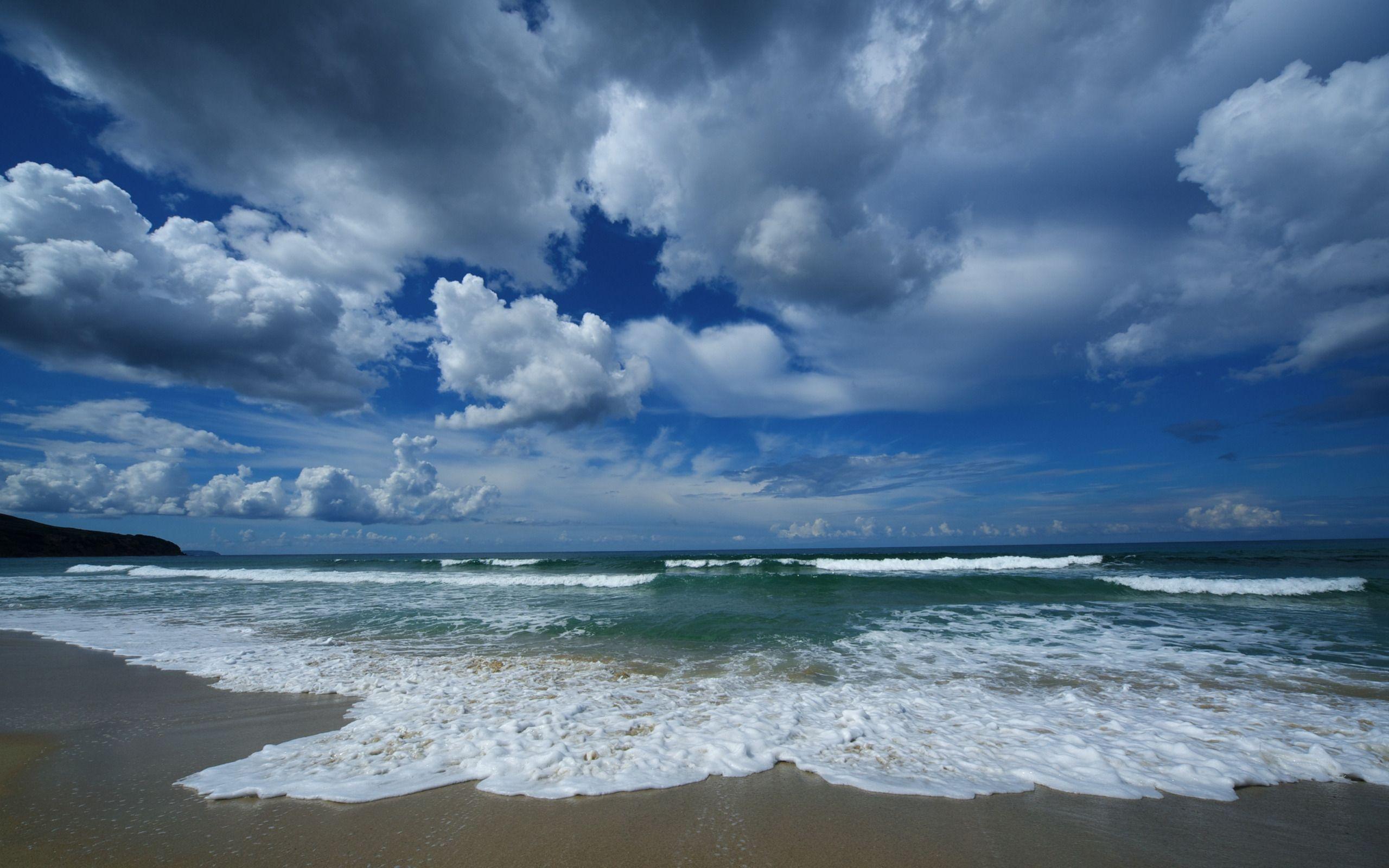 Красивая заставка моря. Природа море. Побережье океана. Облака над морем. Пейзаж море.