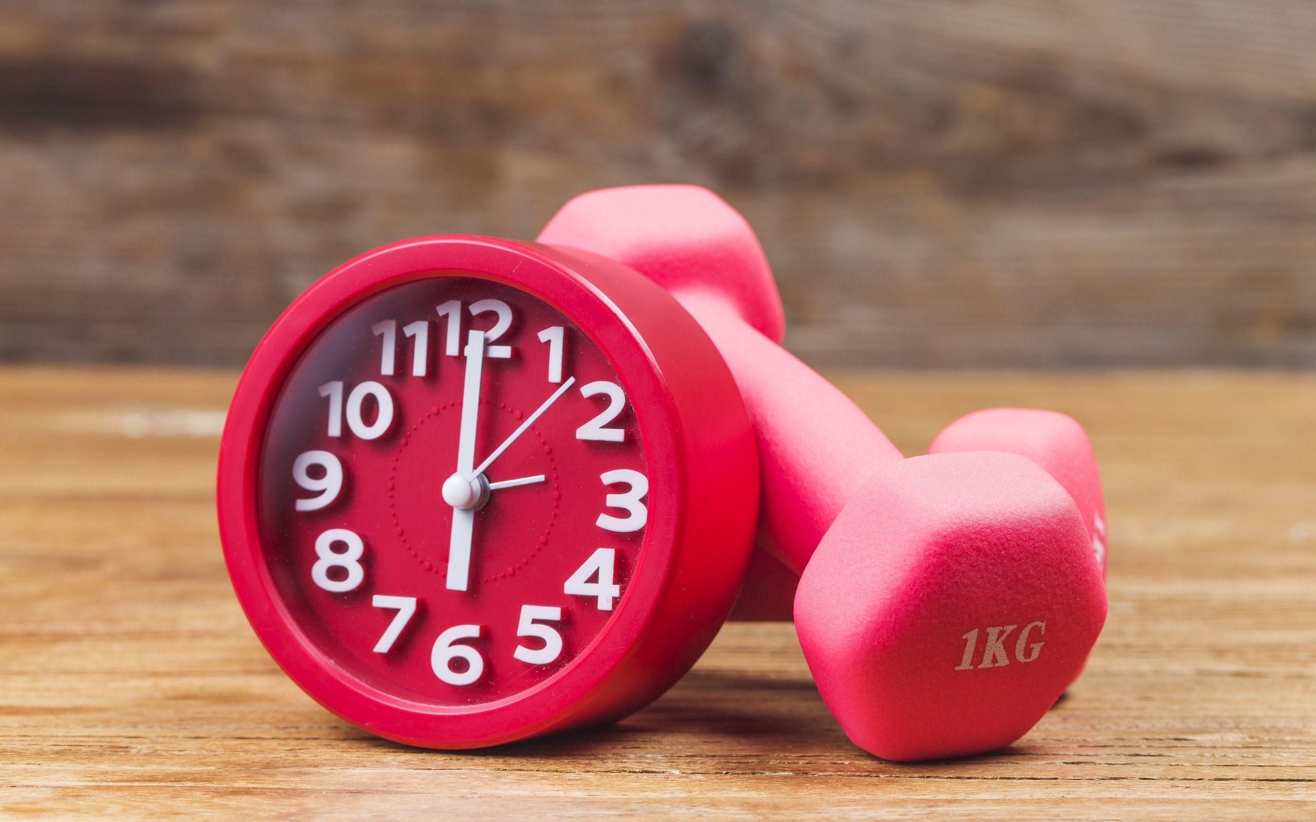 Download wallpaper training time, alarm clock, dumbbells, fitness