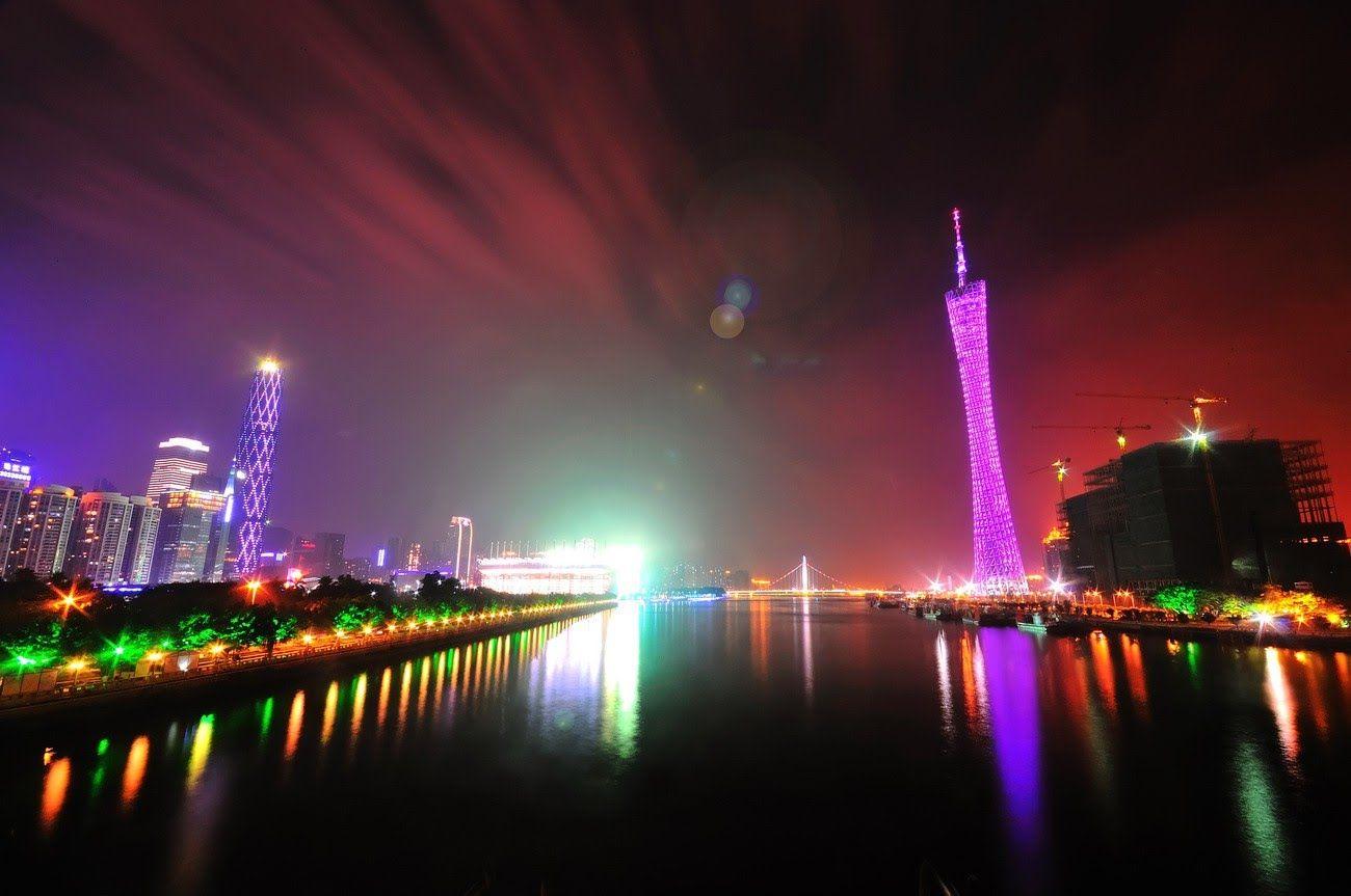 CANTON TOWER IN GUNGZHOU, CHINA.AMAZING!