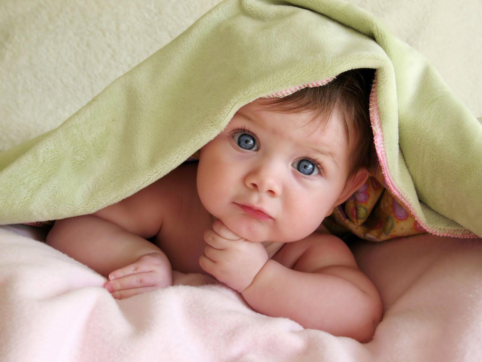 wallpaper: Baby Under Blanket