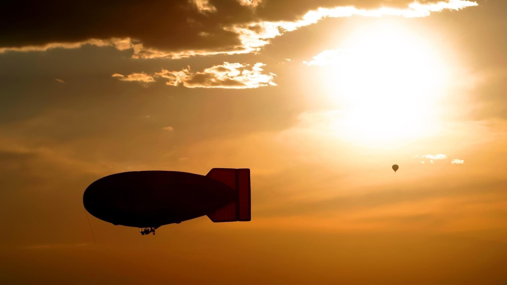 Zeppelin Airship Wallpaper. Wallpaper Studio 10. Tens of thousands