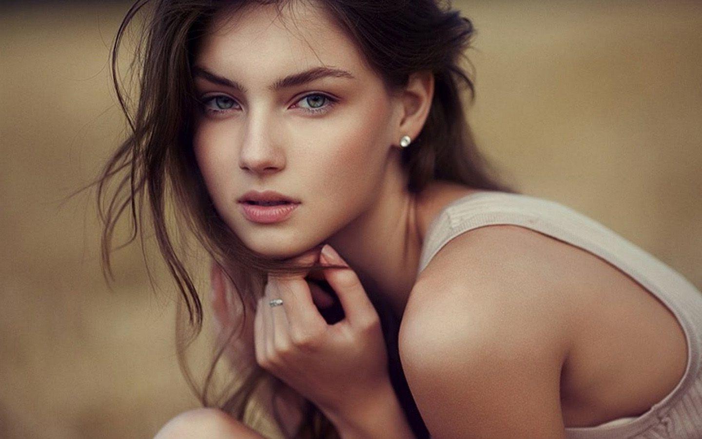 Gigi Hadid Young Model HD Wallpaper Image Picture Gallery