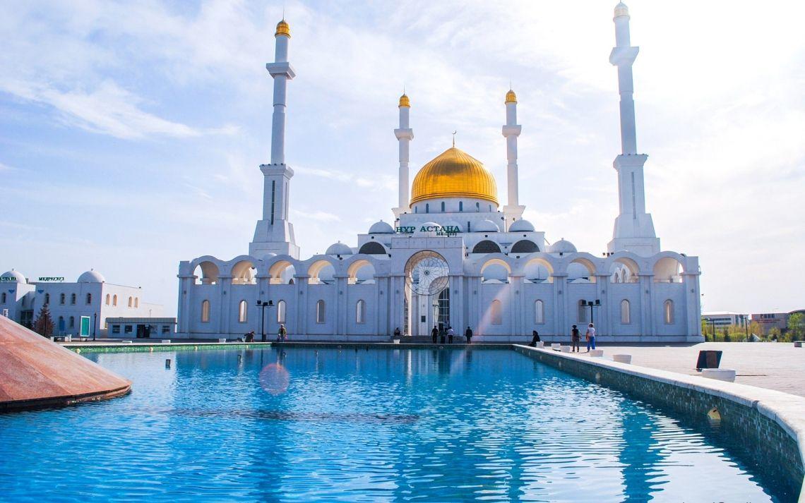 Free photo of Astana kazakhstan mosque wallpaper