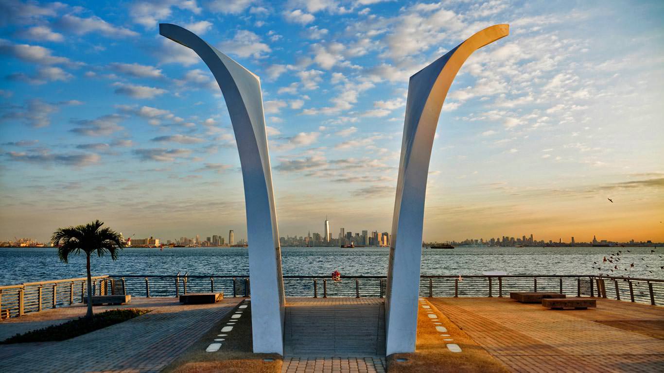Postcards'–The Staten Island September 11 Memorial, New York