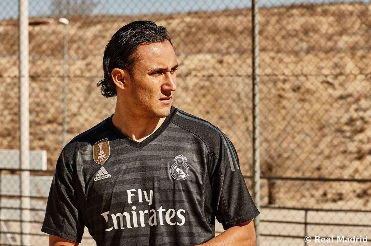 Real Madrid Officially Unveil 2018 19 Home And Away Kits