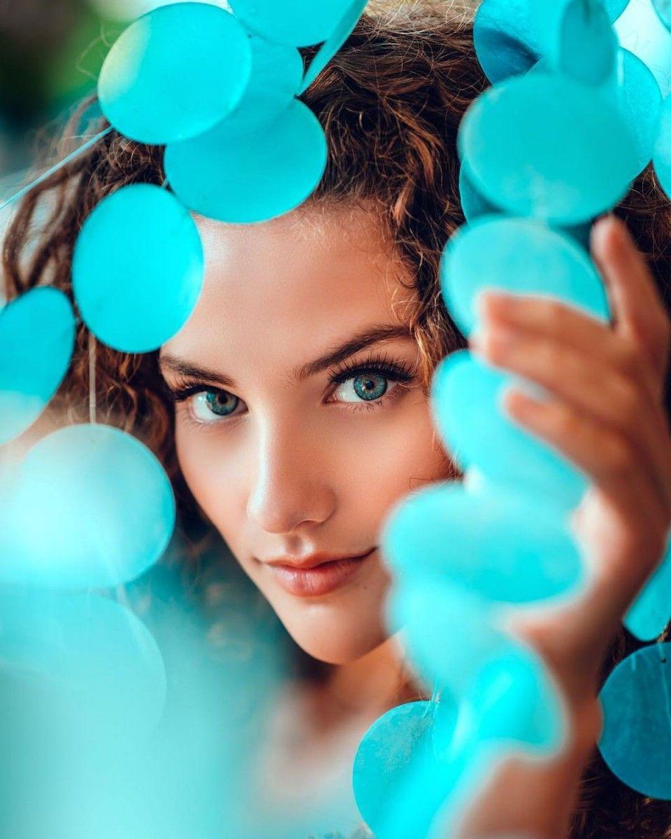 Sofie Dossi wallpaper