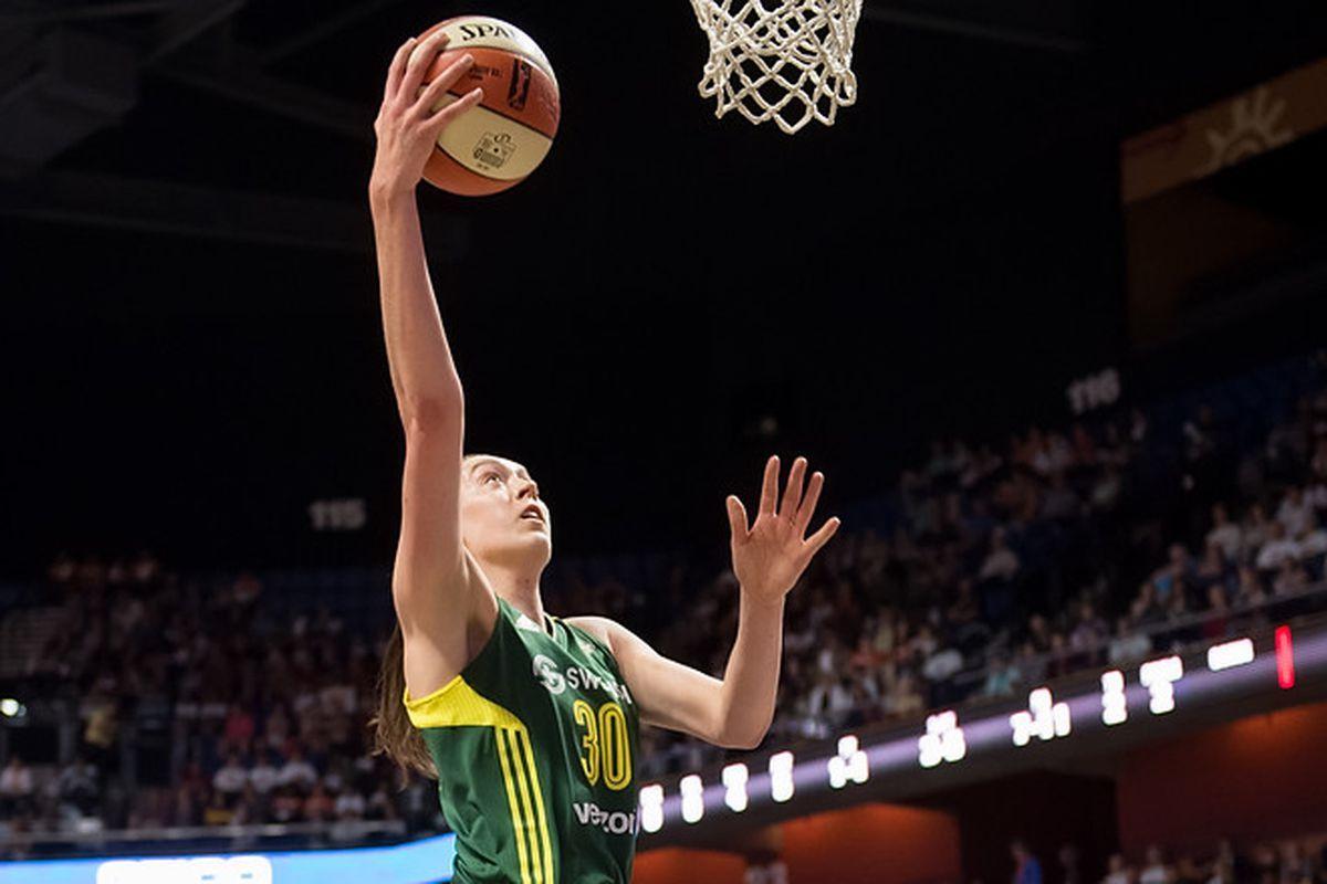 Breanna Stewart storms all over Dallas with 30