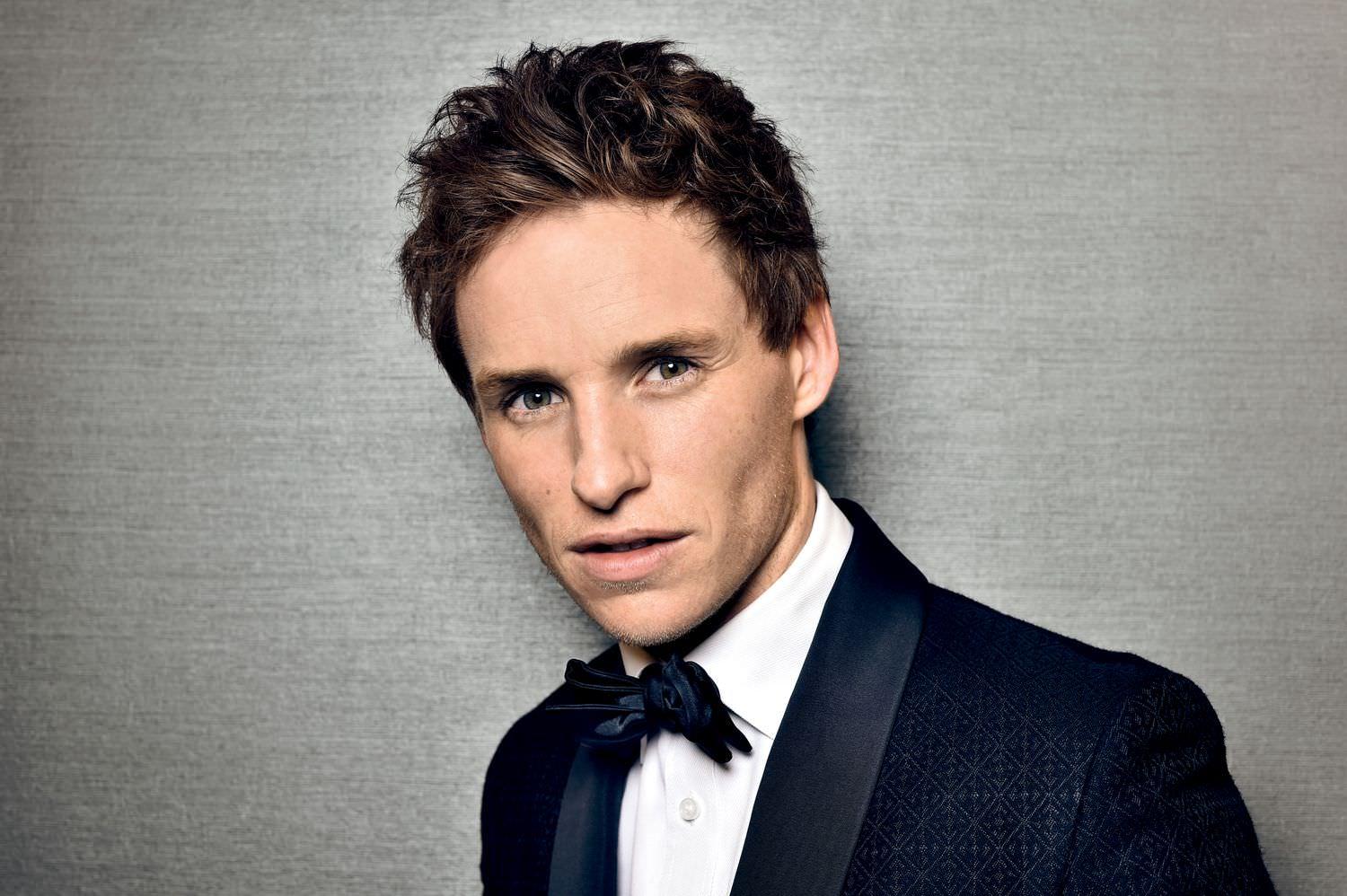 Facts About an English actor, singer and model Eddie Redmayne