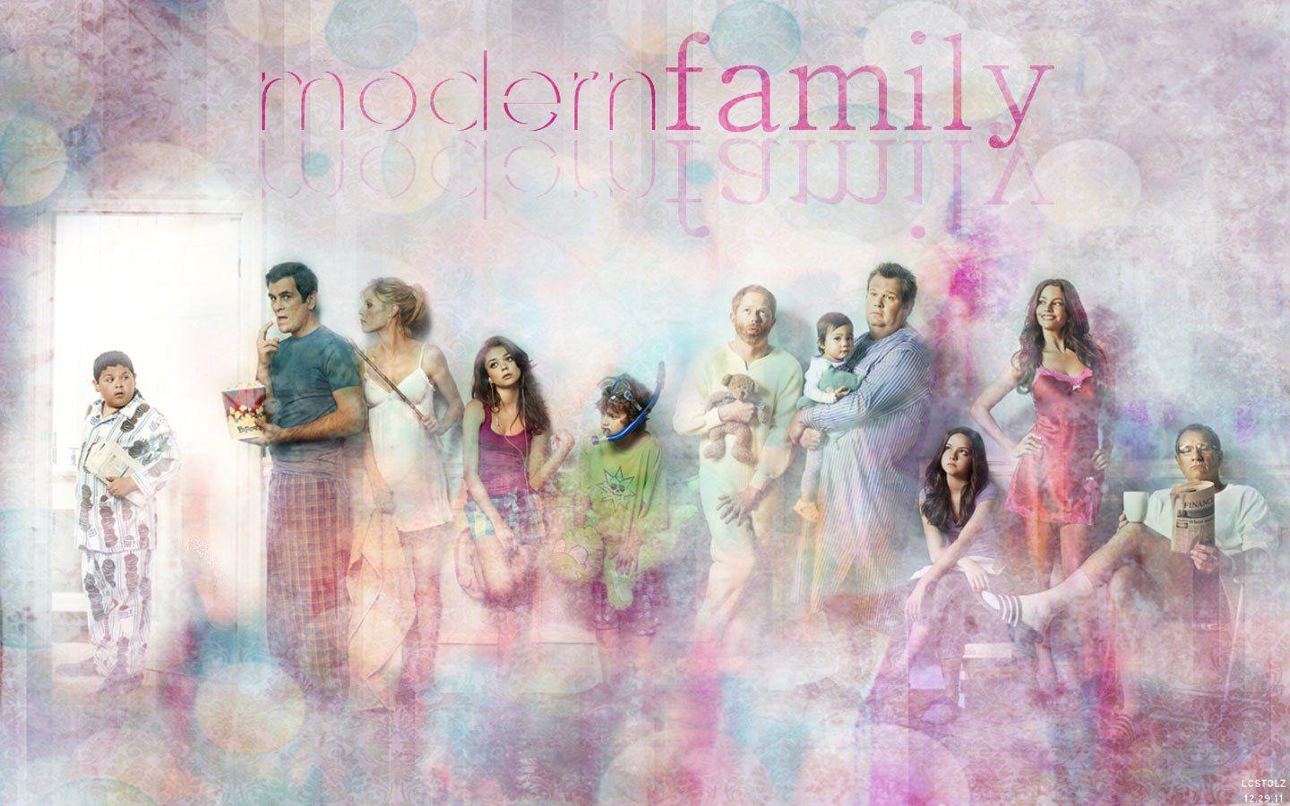 Modern Family HD Wallpaper and Background Image