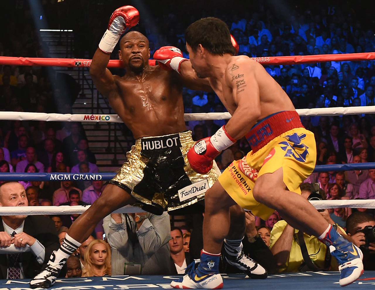 Mayweather beats Pacquiao but loses in eye of public