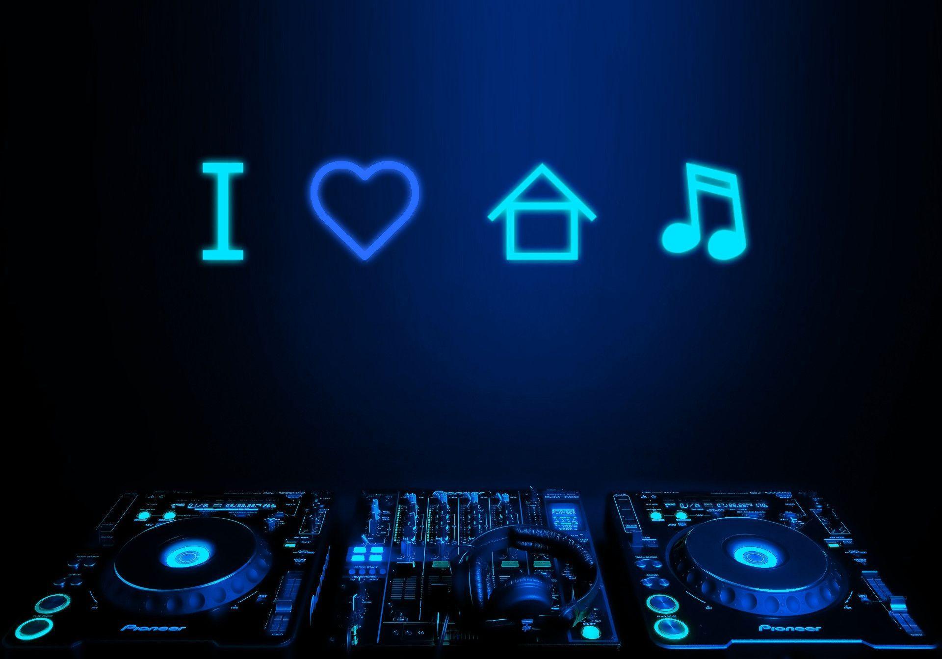 1920x1344px DJ Turntables Wallpaper