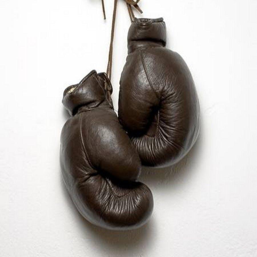 Hanging boxing gloves wallpaper 1141616