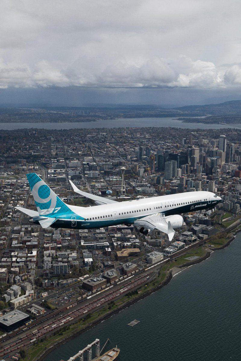 Boeing Airplanes pic of the MAX flying