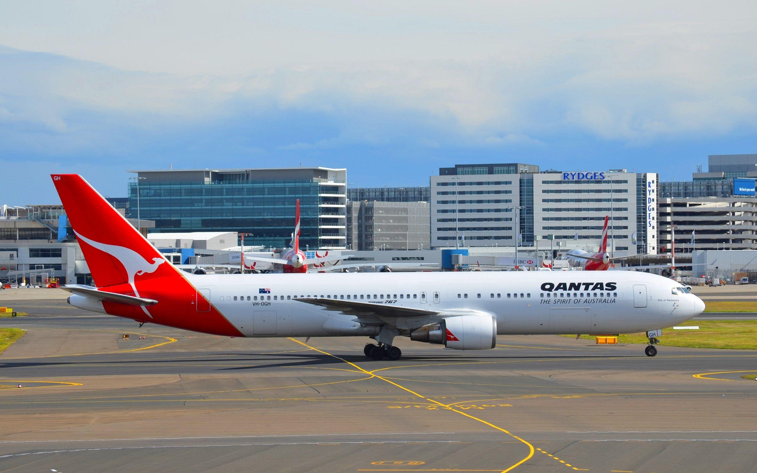 Qantas Logo Wallpaper