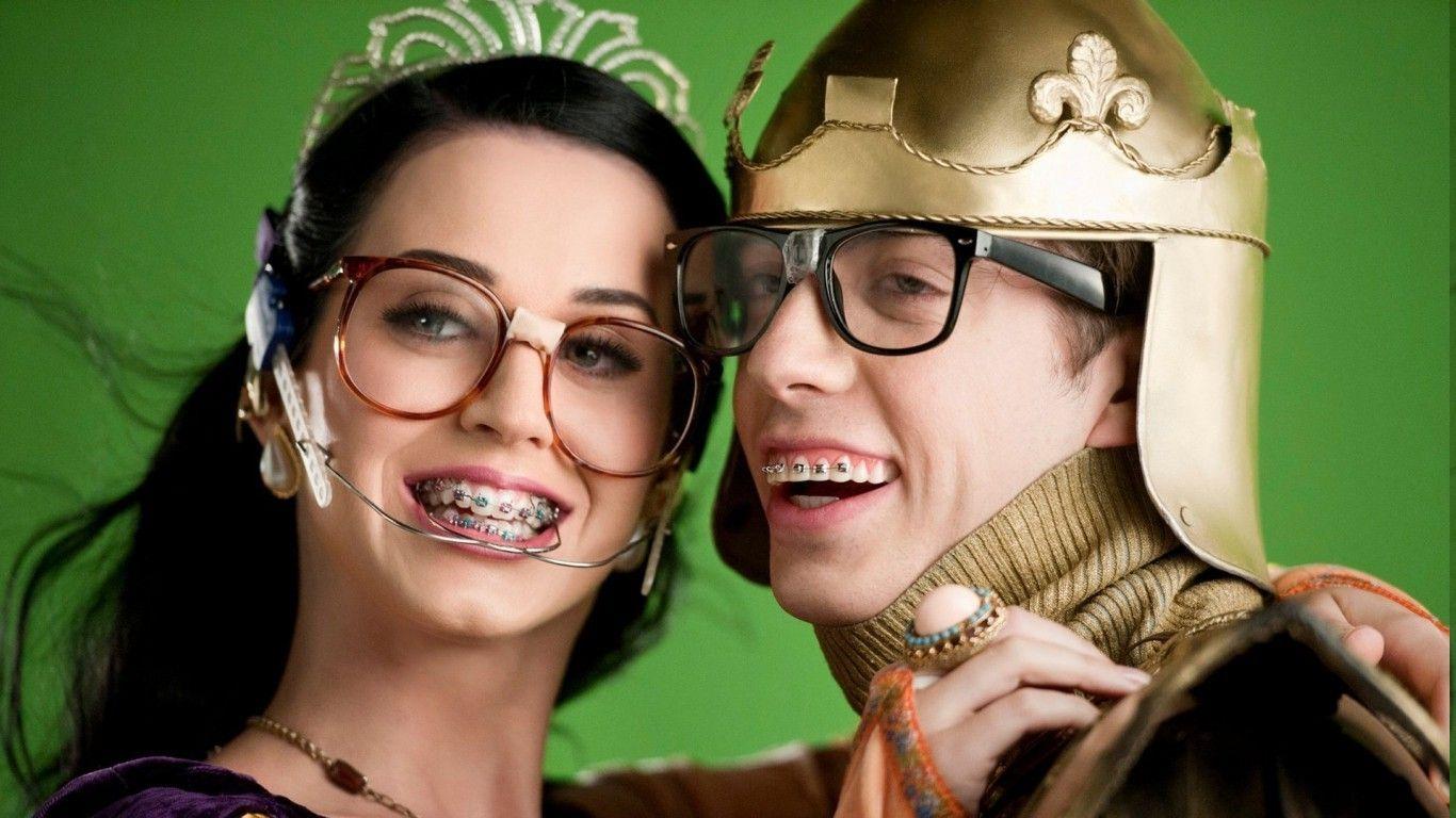 Katy Perry, Braces, Nerds, Glasses, Smiling, Tiaras, Green