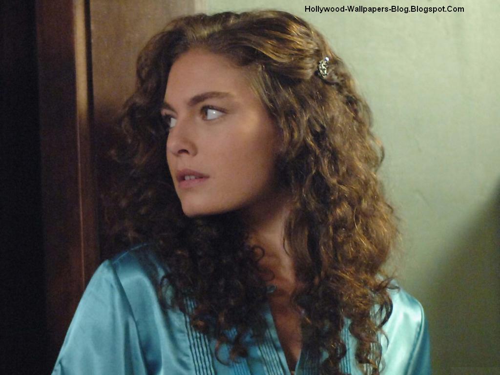 Hollywood Wallpaper: Alexa Davalos Wallpaper