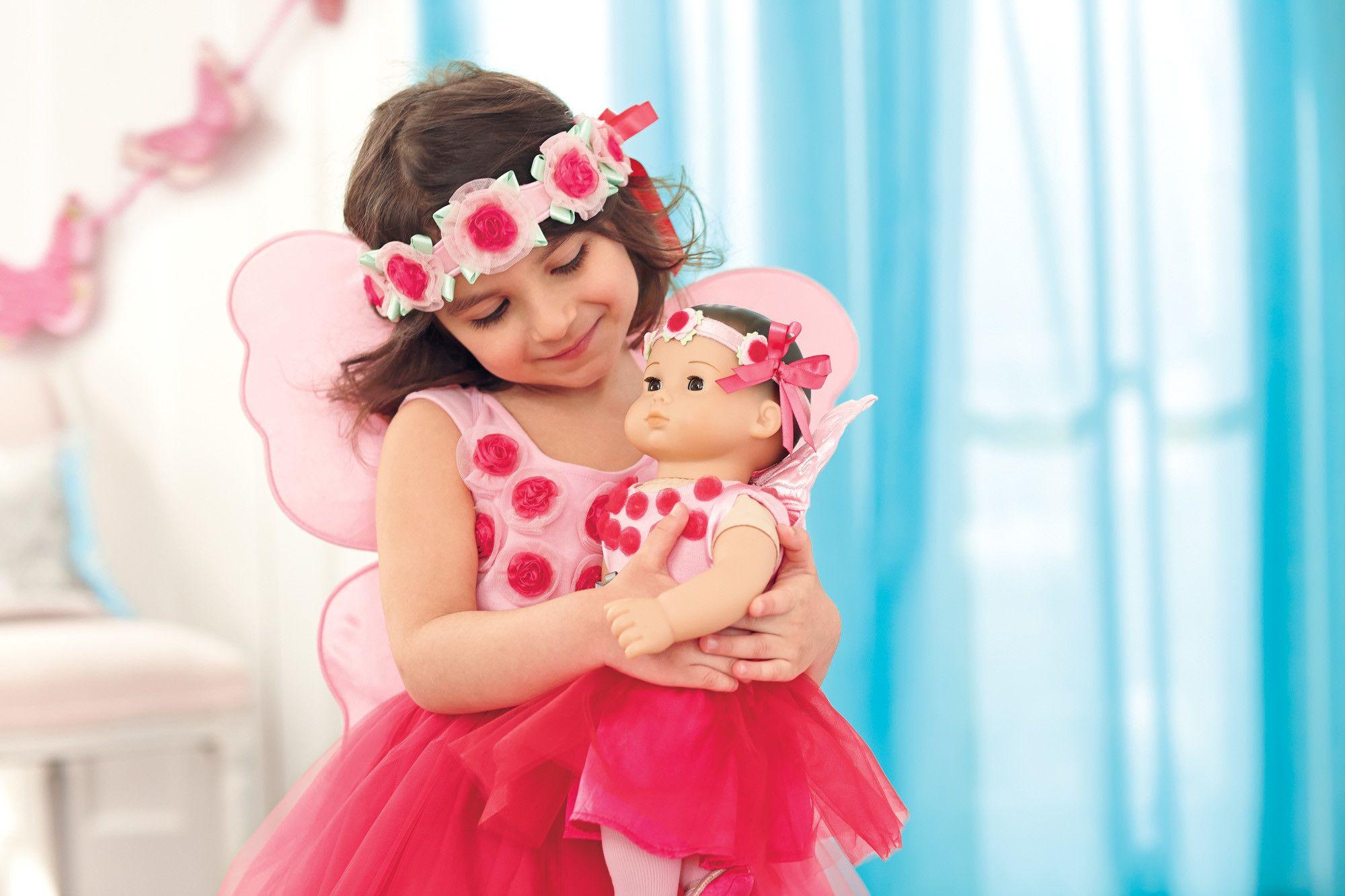 Cute Doll Wallpaper background picture