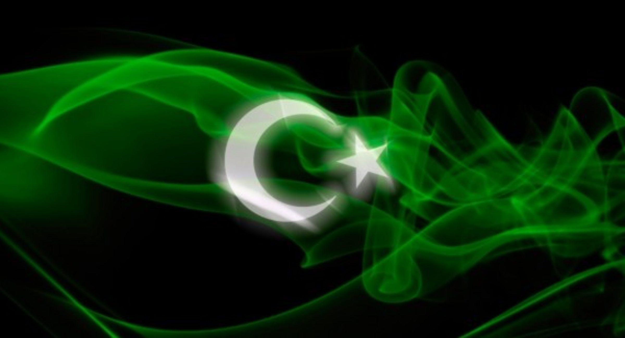 Cropped Pakistani Flag Wallpaper HD Picture