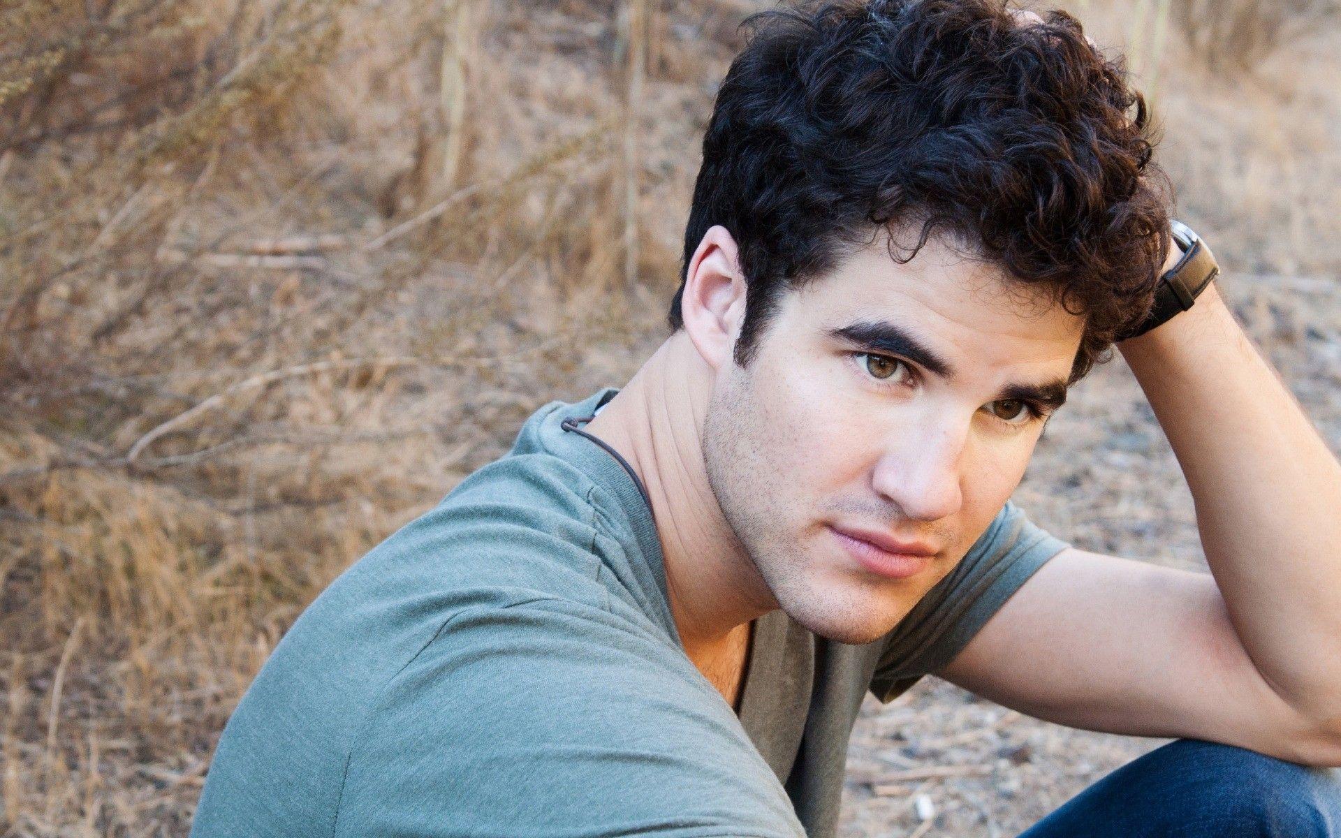 Darren Criss Thinking. Android wallpaper for free