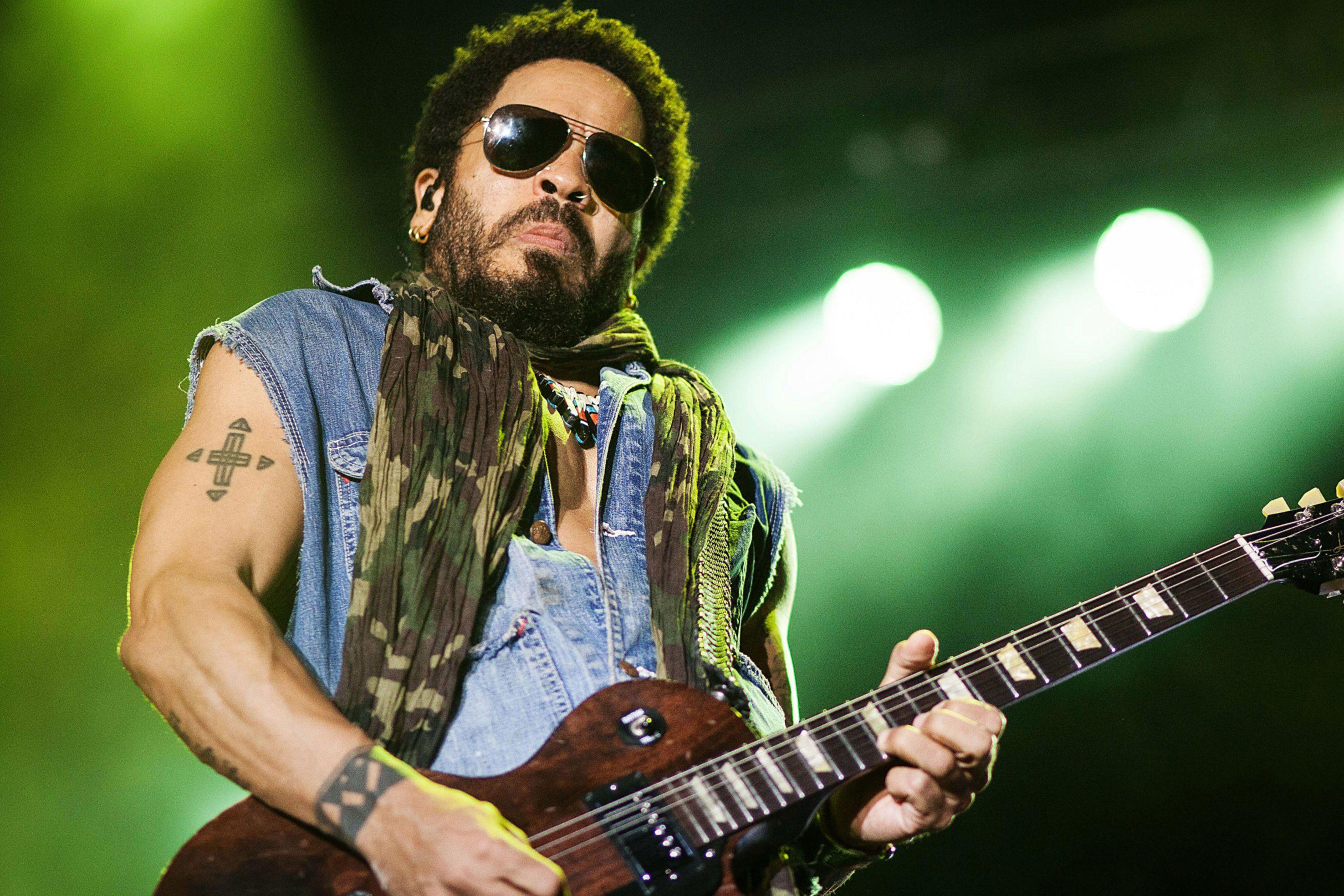 Whoops! Lenny Kravitz exposes himself during concert