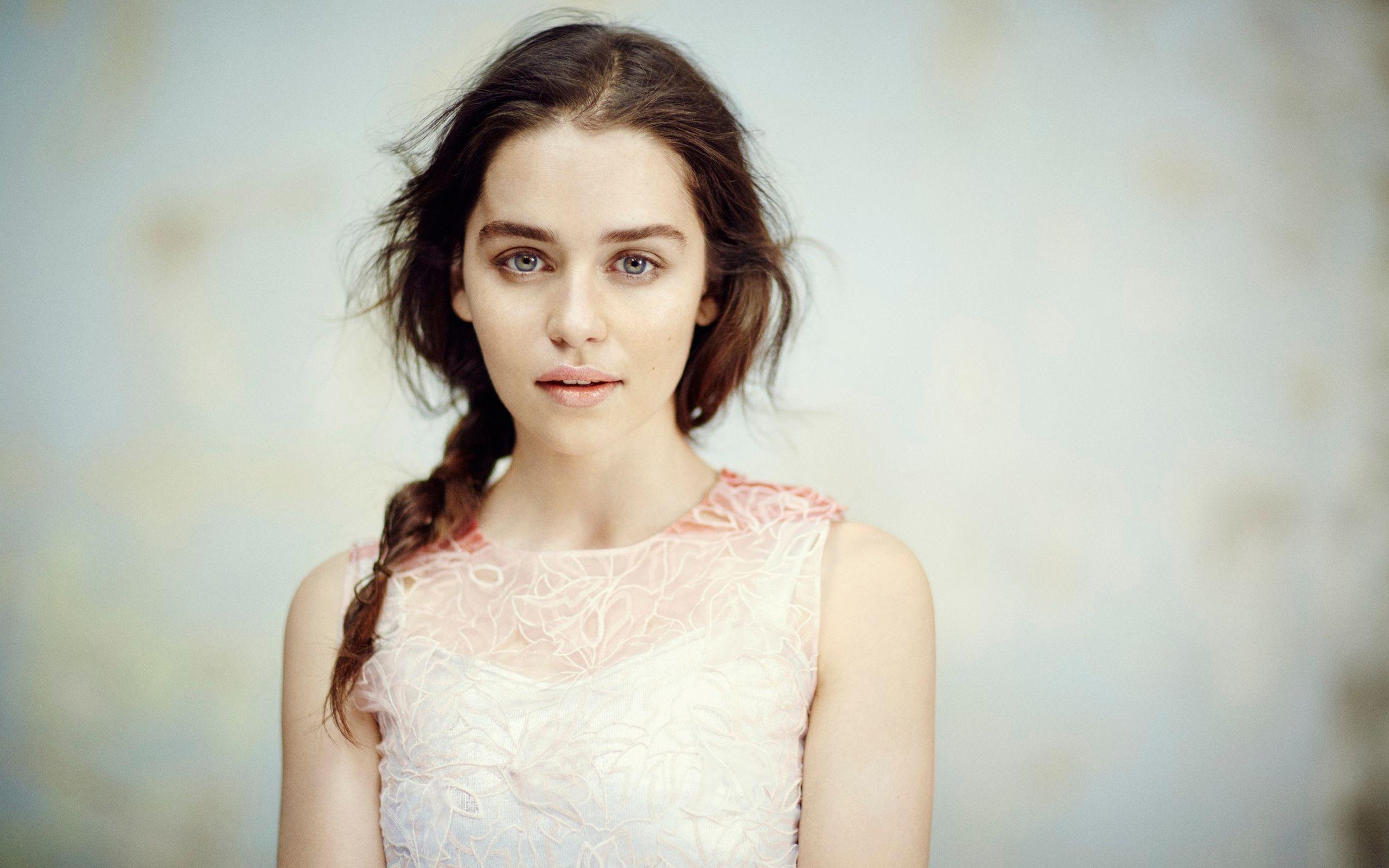 Emilia Clarke Wallpaper