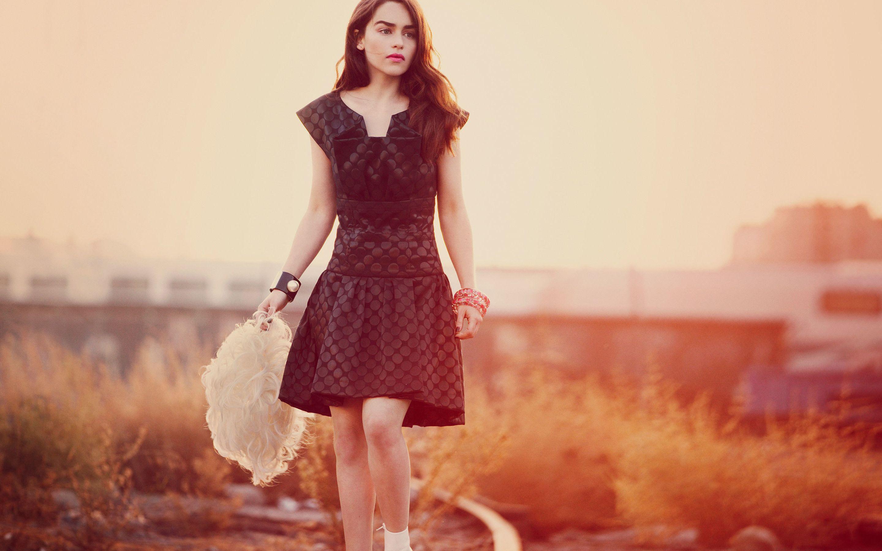 Emilia Clarke Wallpaper
