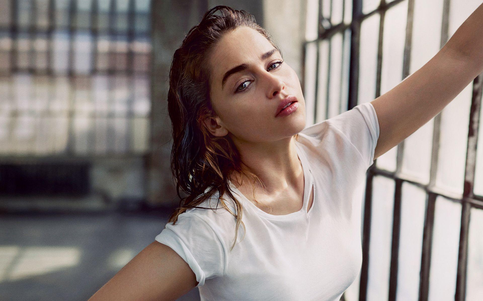 Emilia Clarke HD Wallpaper