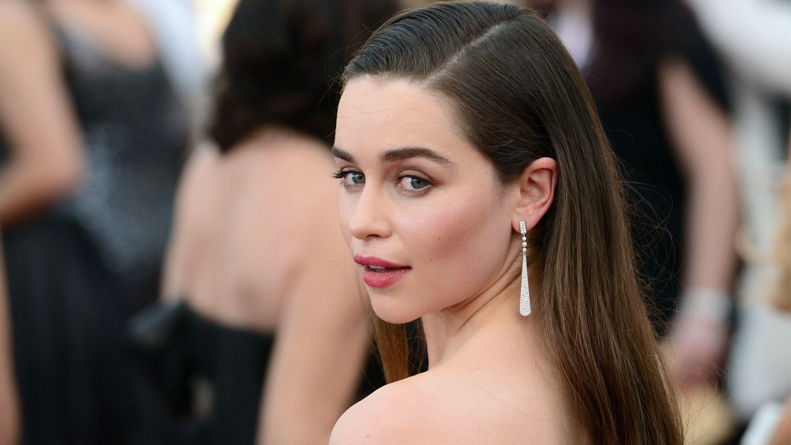Emilia Clarke Beautiful Looking Wallpaper Wallpaper