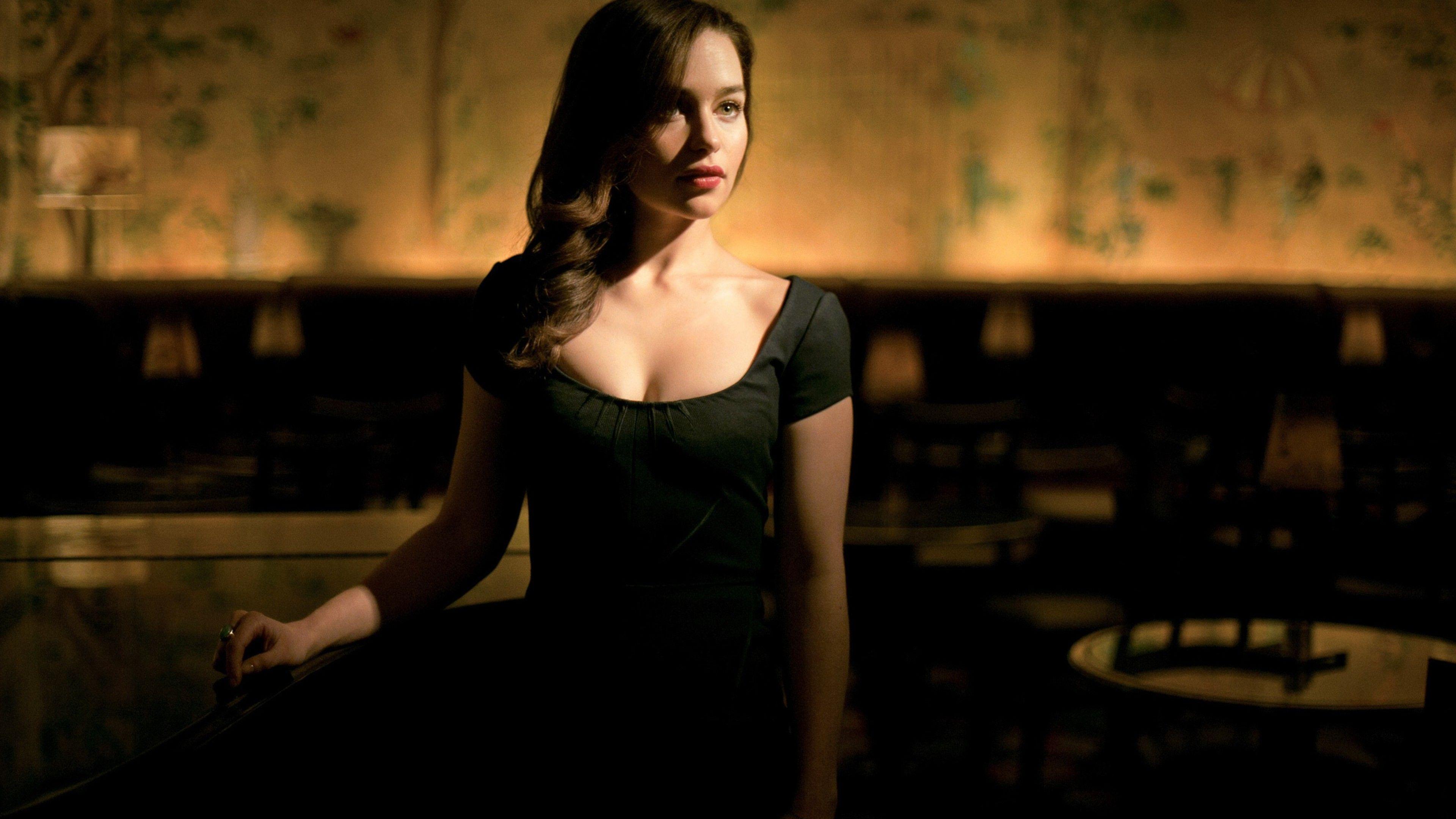 Emilia Clarke Cleavage, HD Celebrities, 4k Wallpaper, Image