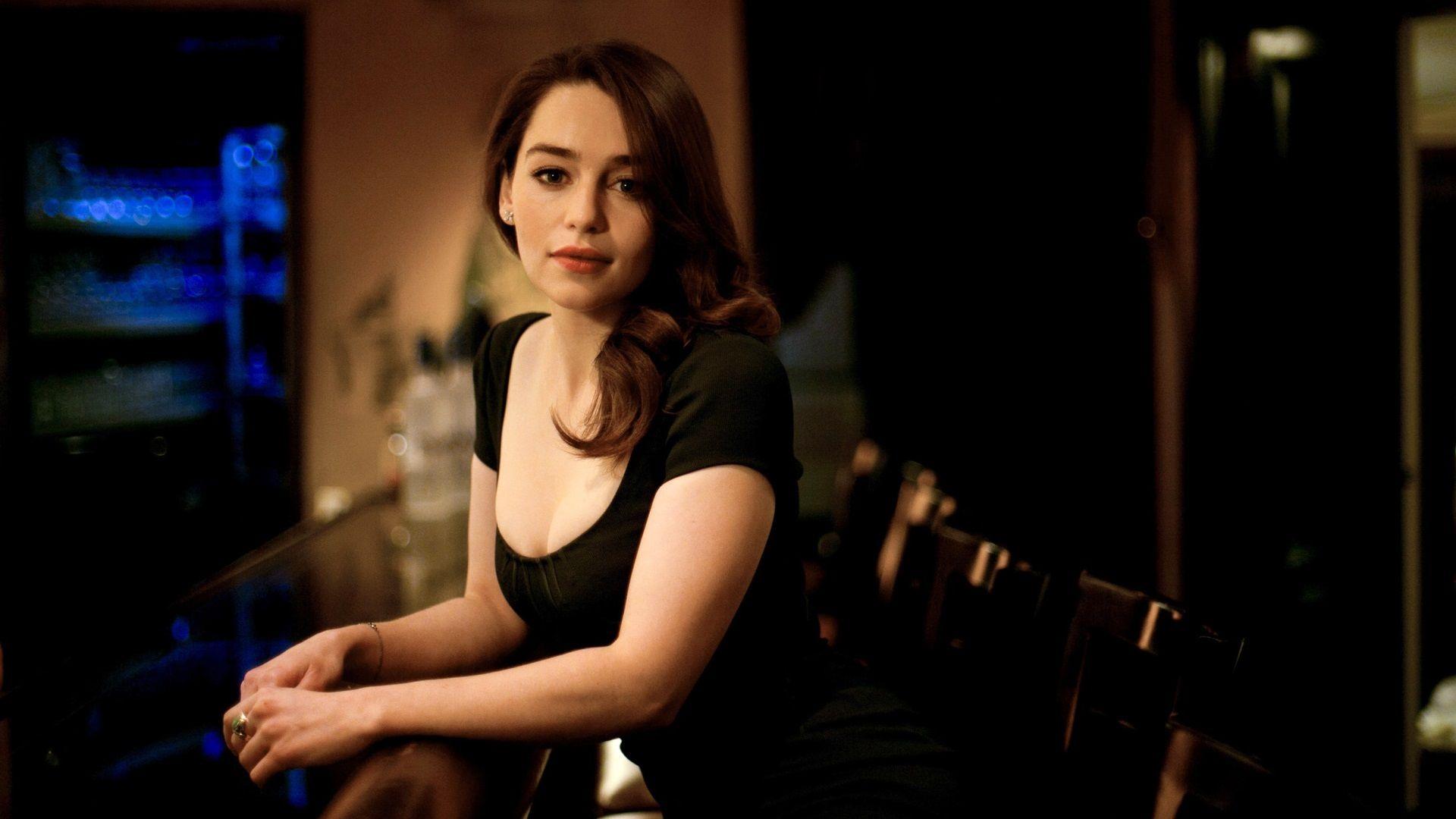 emilia clarke full HD wallpaper new