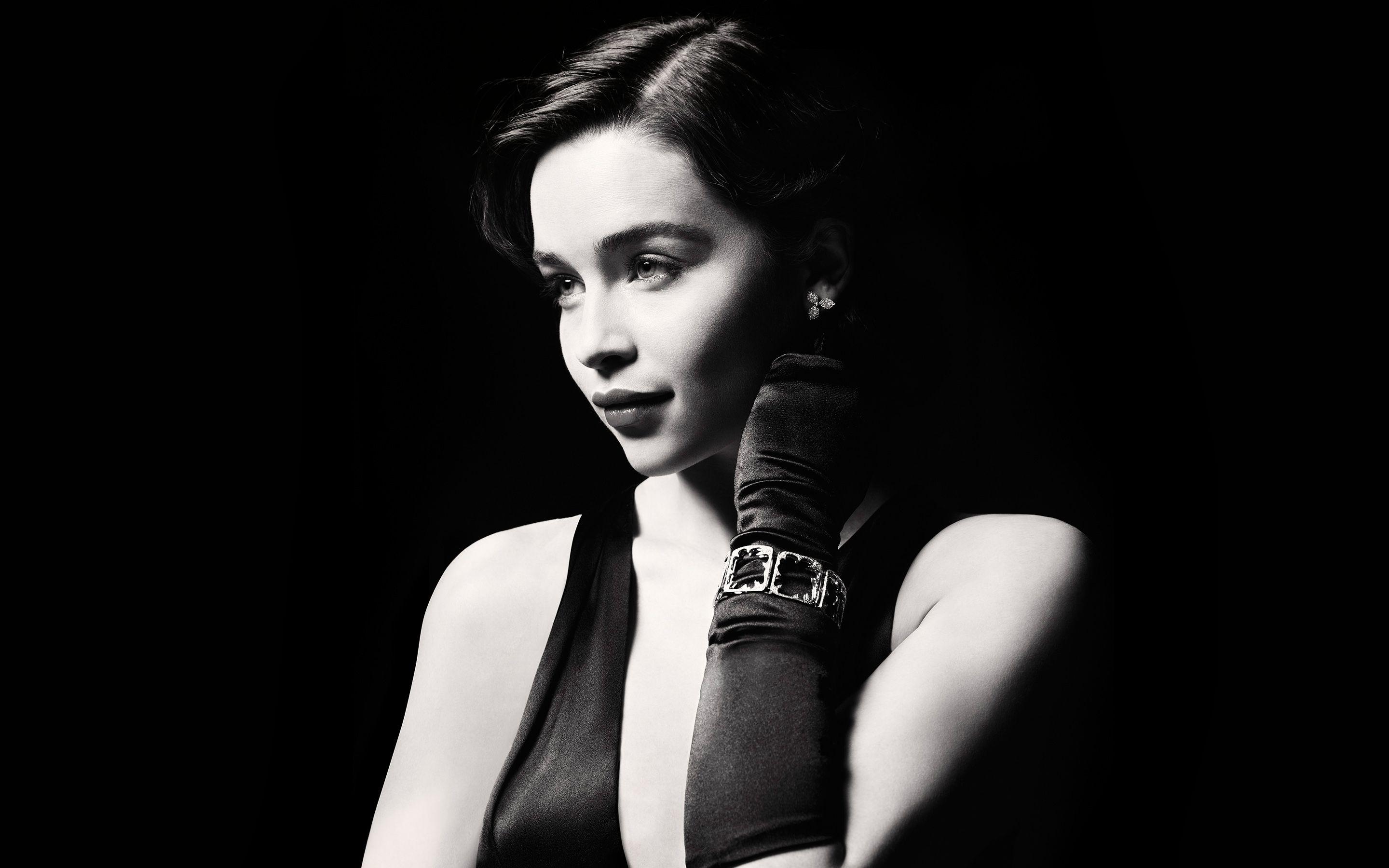 Emilia Clarke Black Glove Lady Look