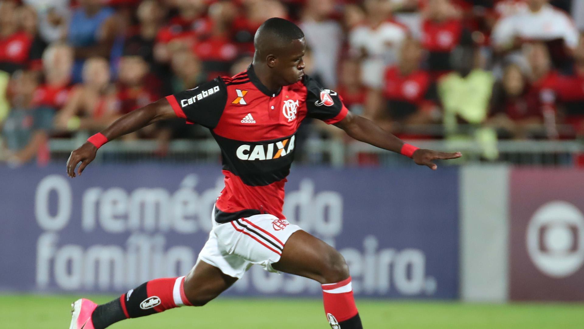 Vinícius Júnior dedica gols ao Flamengo e à luta contra o racismo