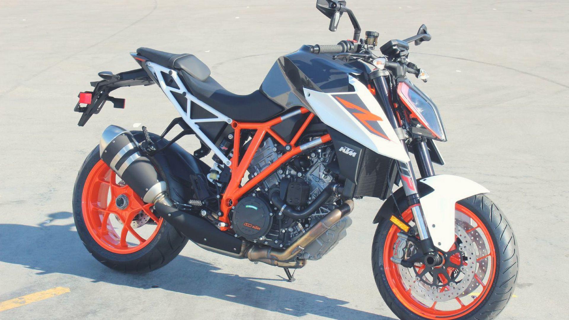 KTM 1290 Super Duke R Price in India, Specification, Image HD