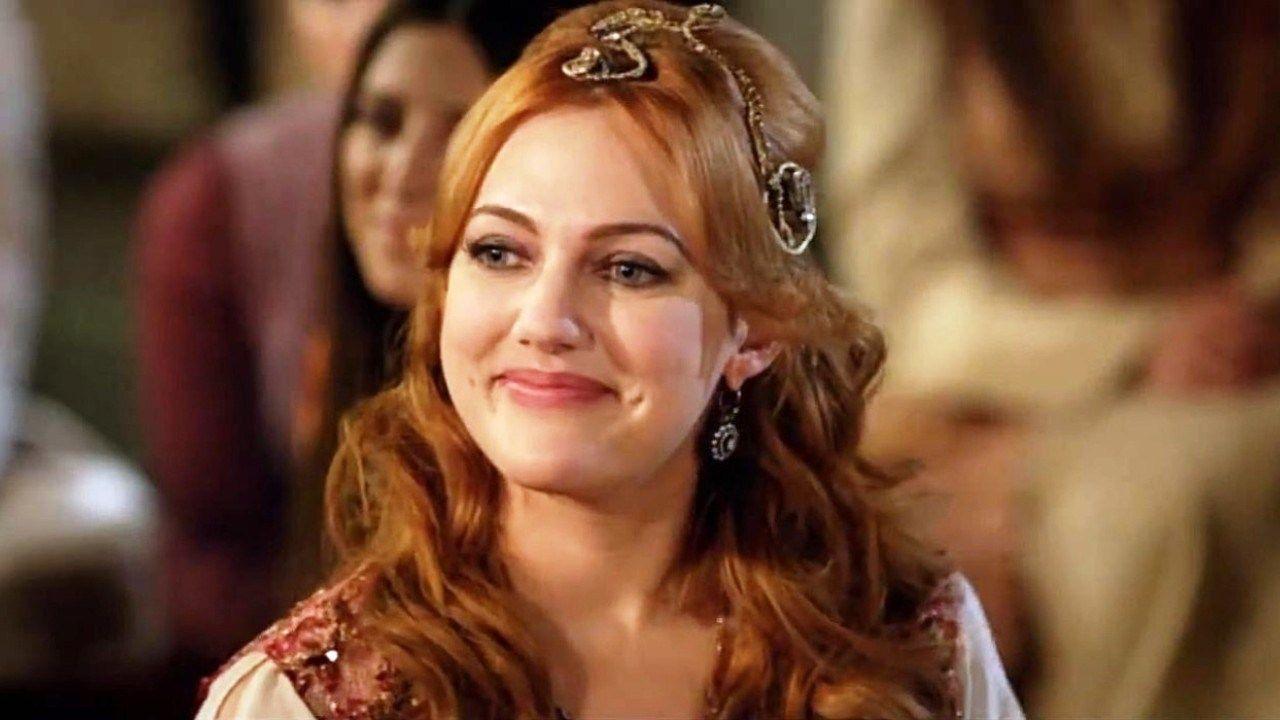 Meryem Uzerli smile