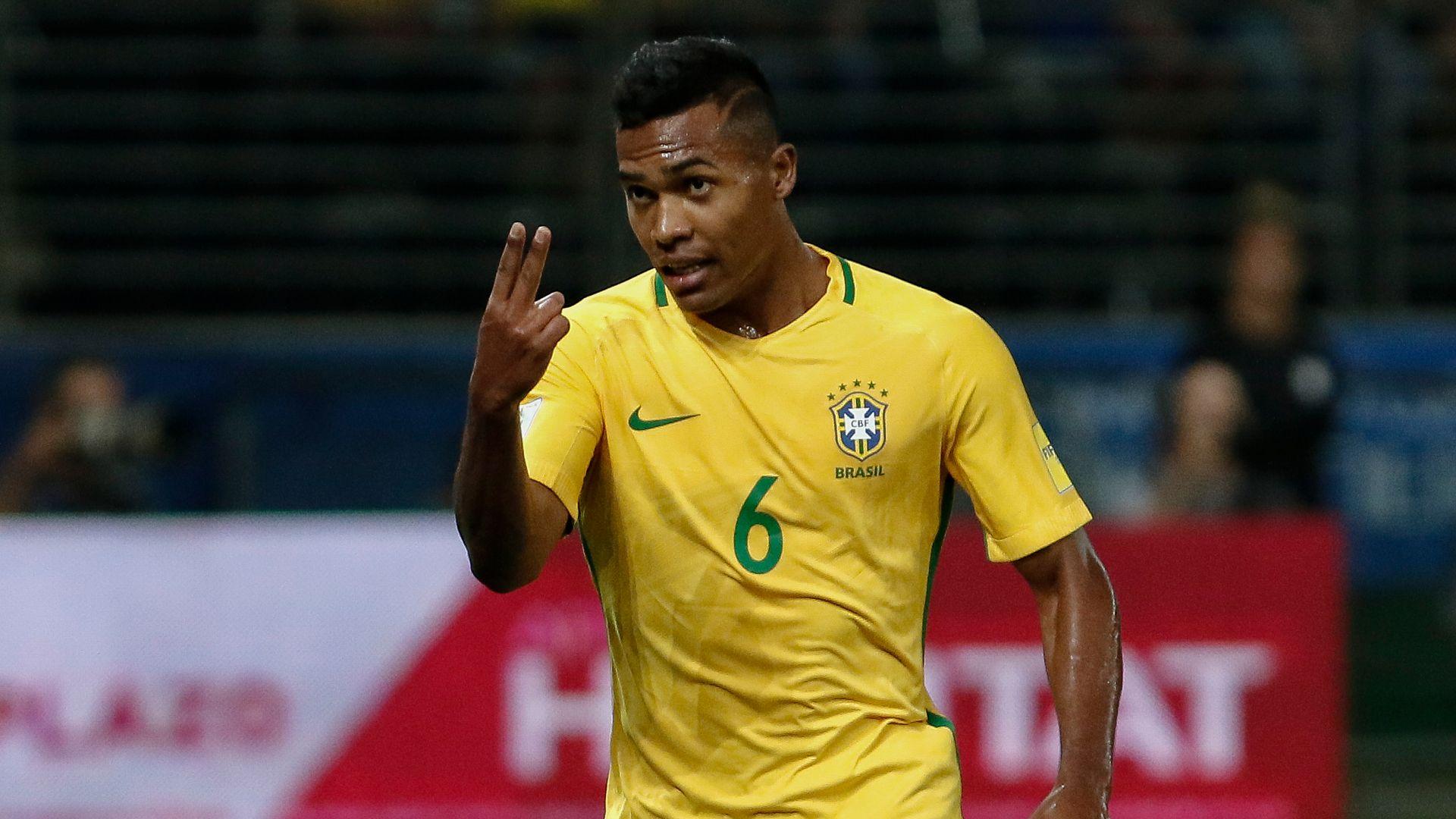 Alex Sandro forced to withdraw from Brazil squad. Soccer. Sporting