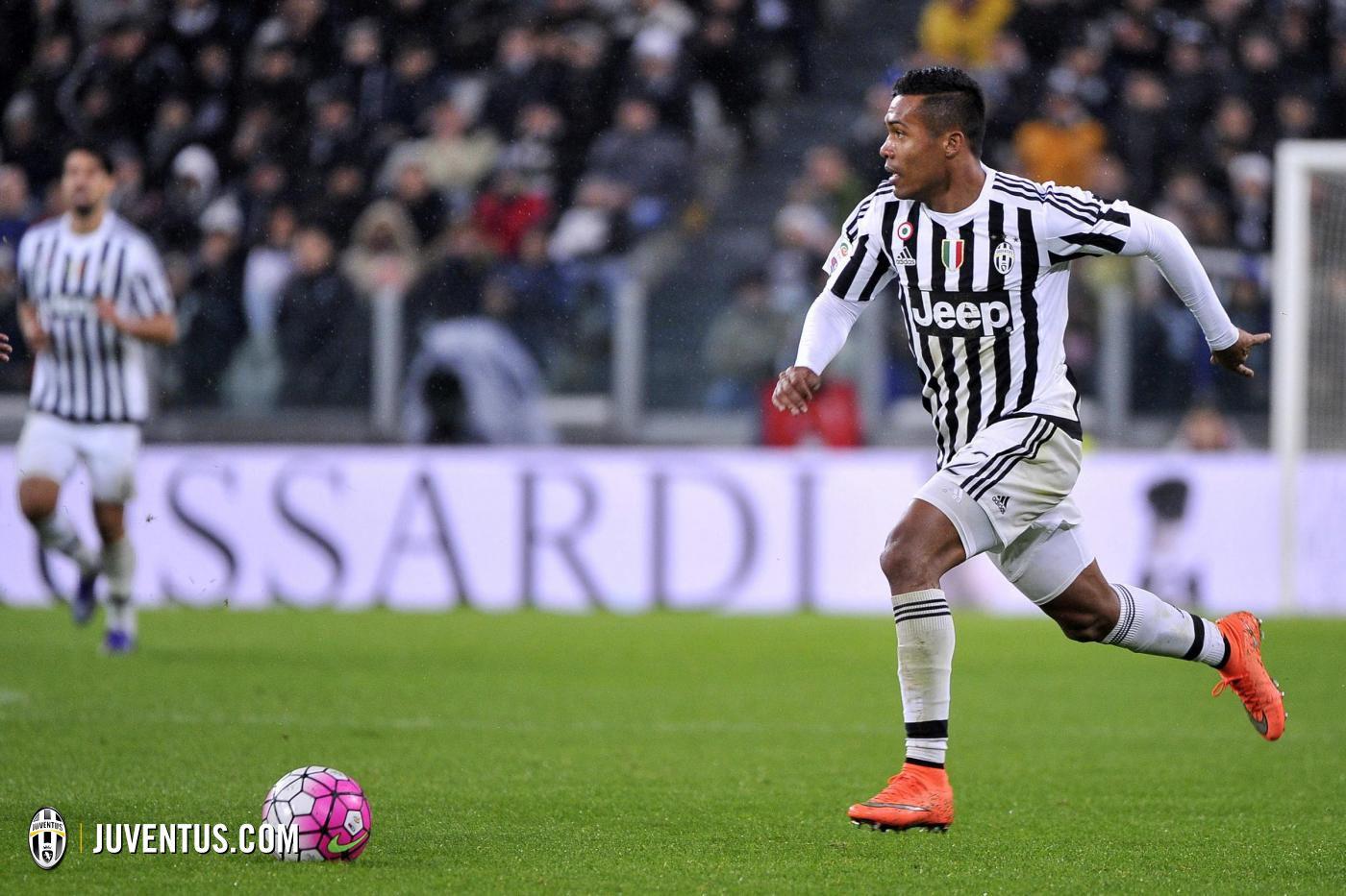 Alex Sandro ready to fight on all three fronts