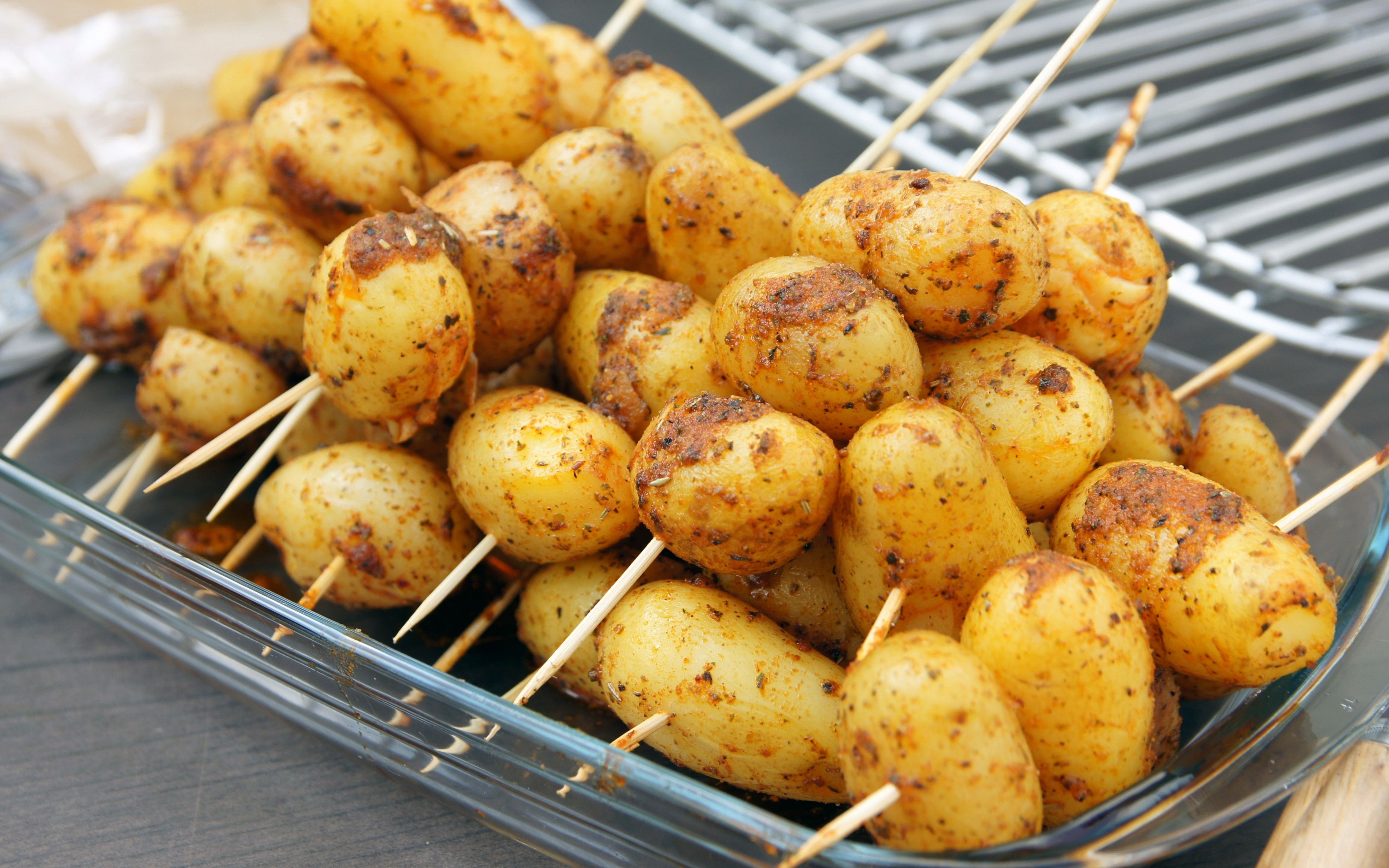 Download 4400x2750 Potato Barbecue, Camping Wallpaper