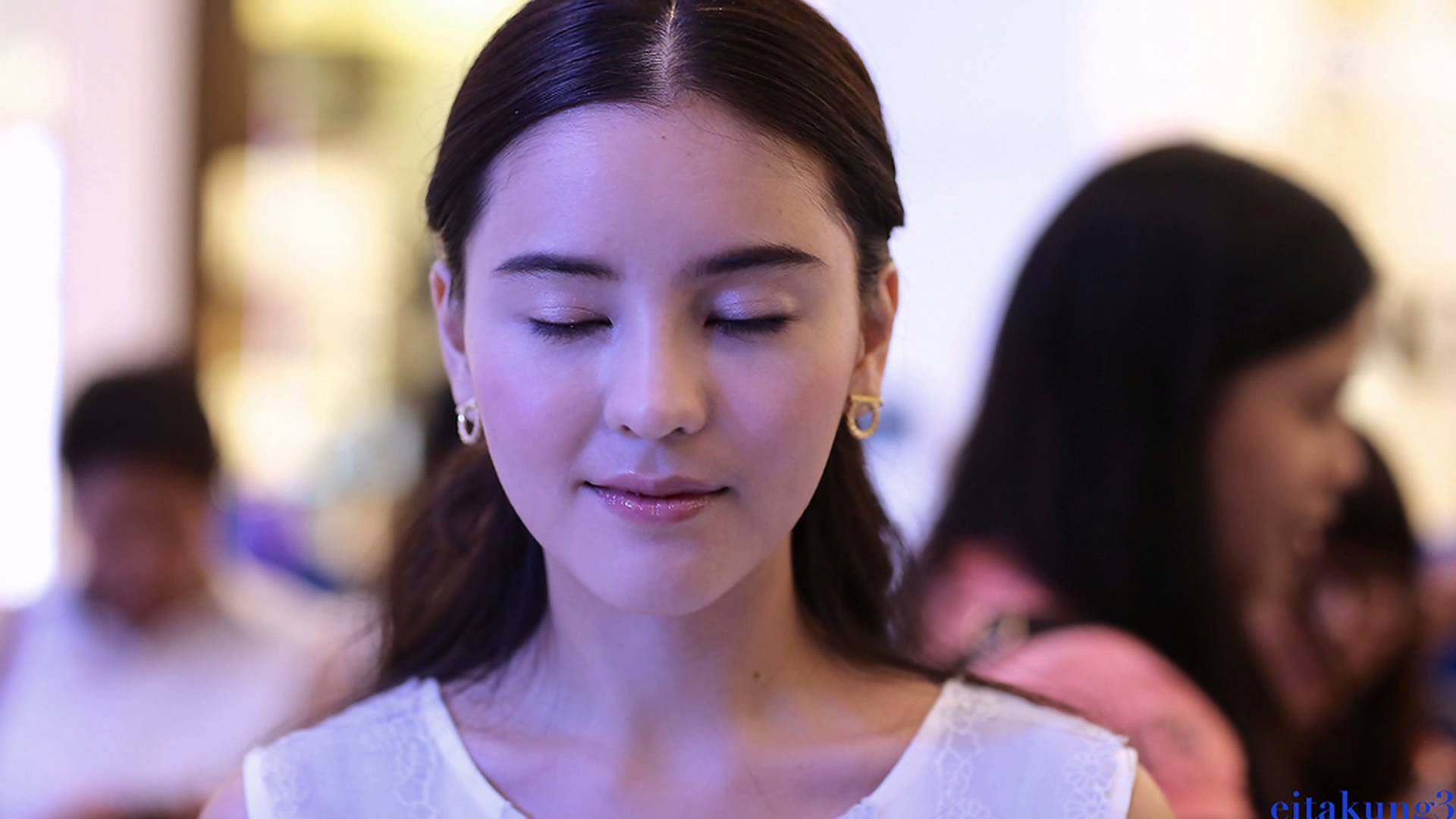 Aom Sushar Manaying Kue by Mr Lazy feat Q Flure