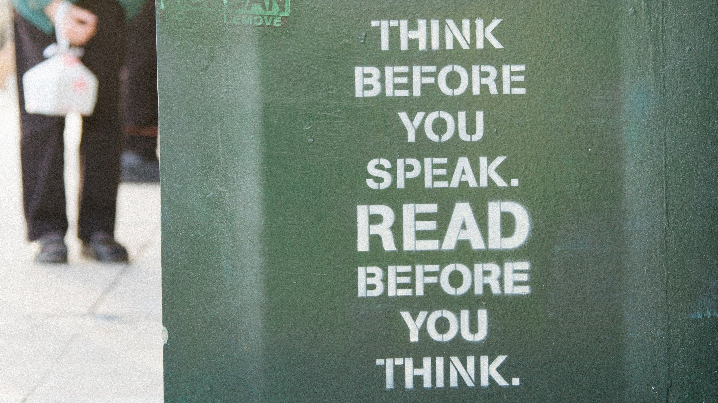 Think and Read Quote Background Wallpaper