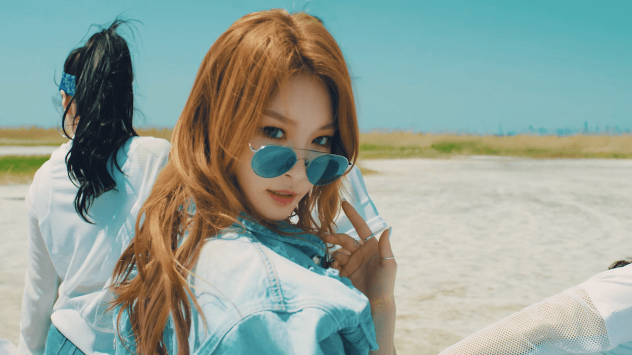Why don t you stay itsarius. Chung ha. Chung ha 청하. Kim chung певица. Chung EUI-Sun дети.