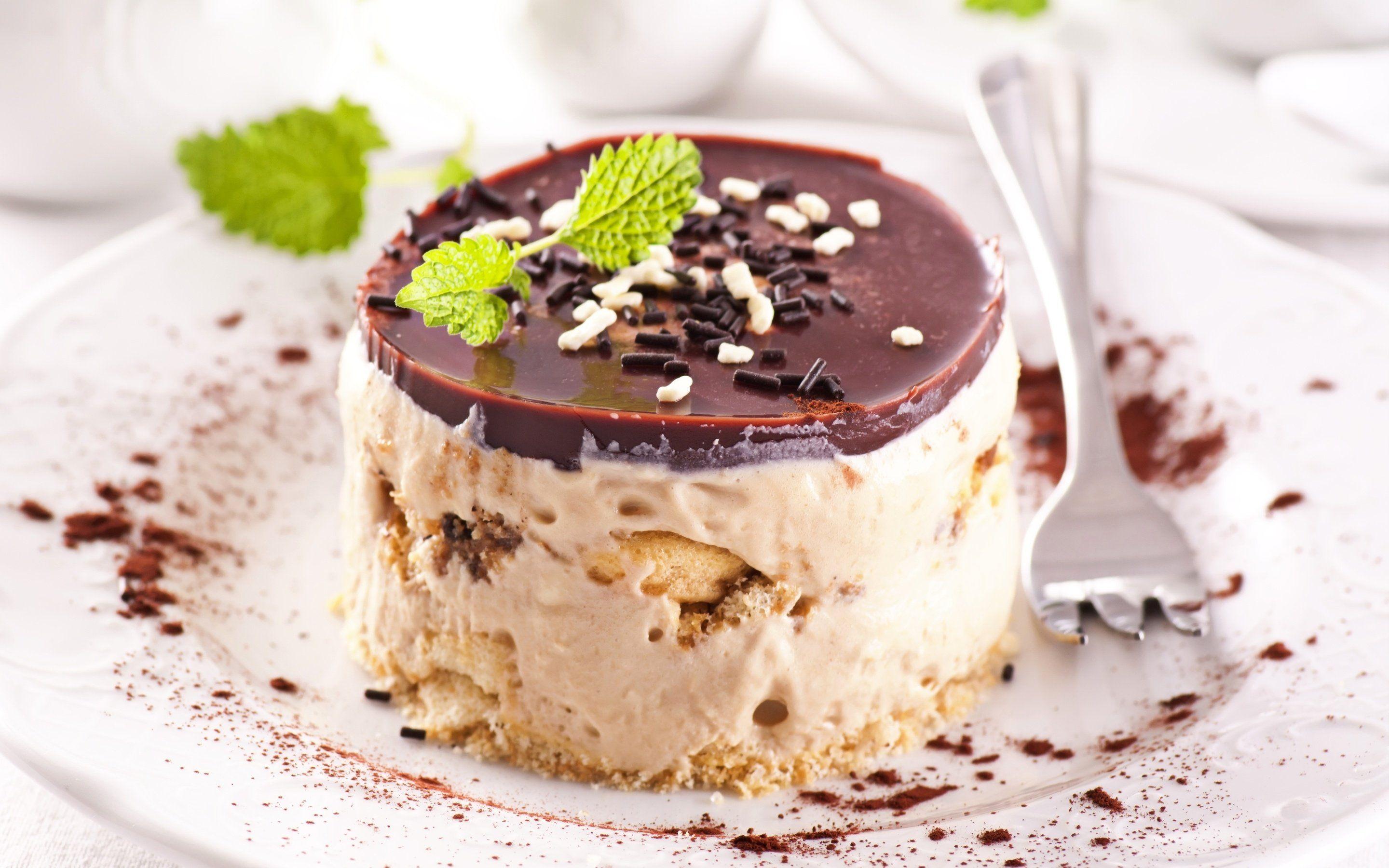 Chocolate dessert cream cake dessert pastry food wallpaper