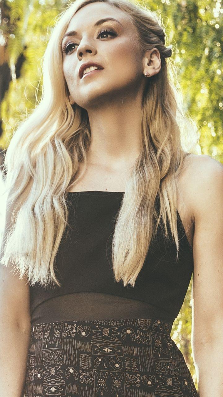 Celebrity Emily Kinney (720x1280) Wallpaper