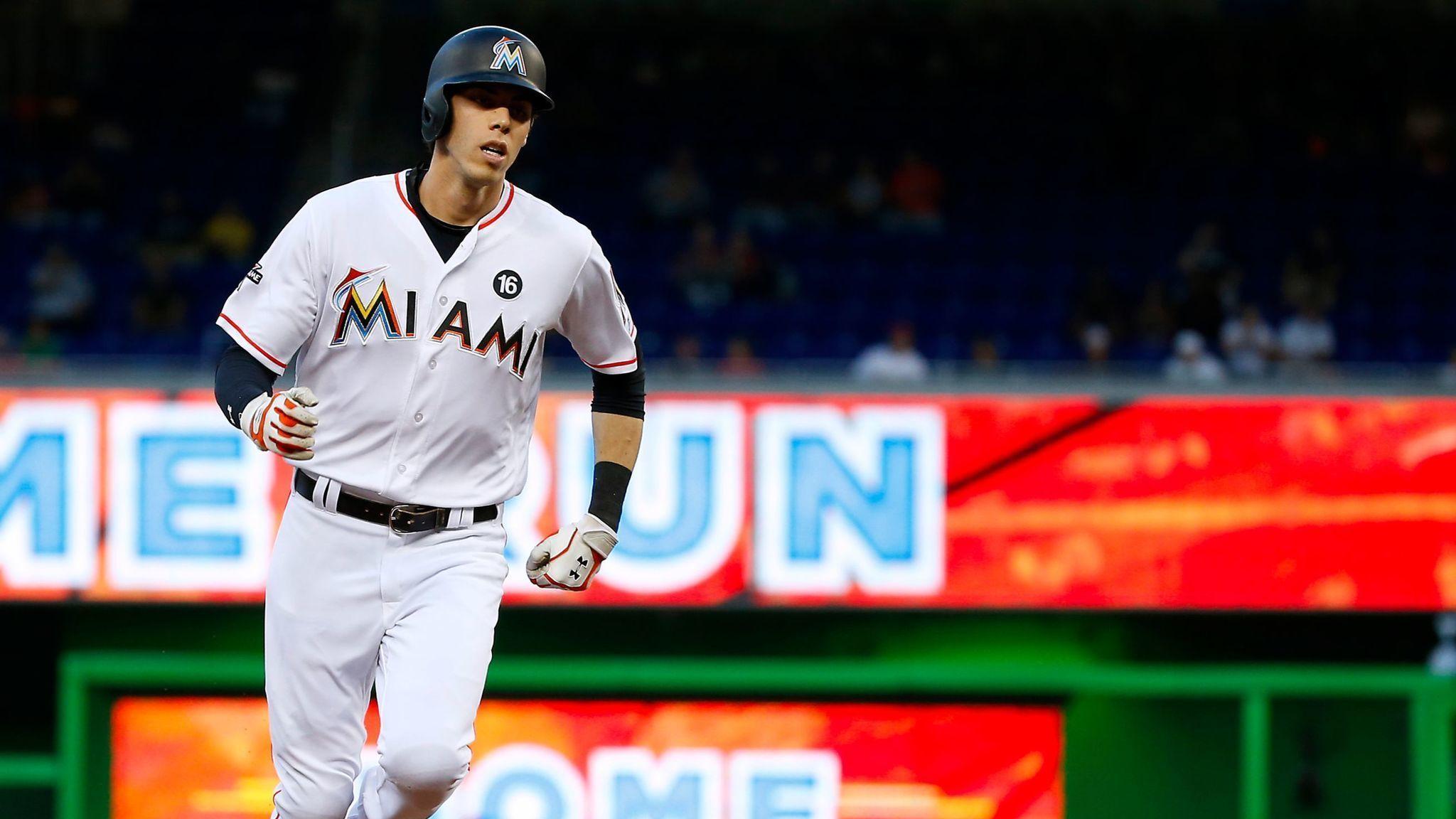 Marlins' Christian Yelich leaves game with tight right hip flexor