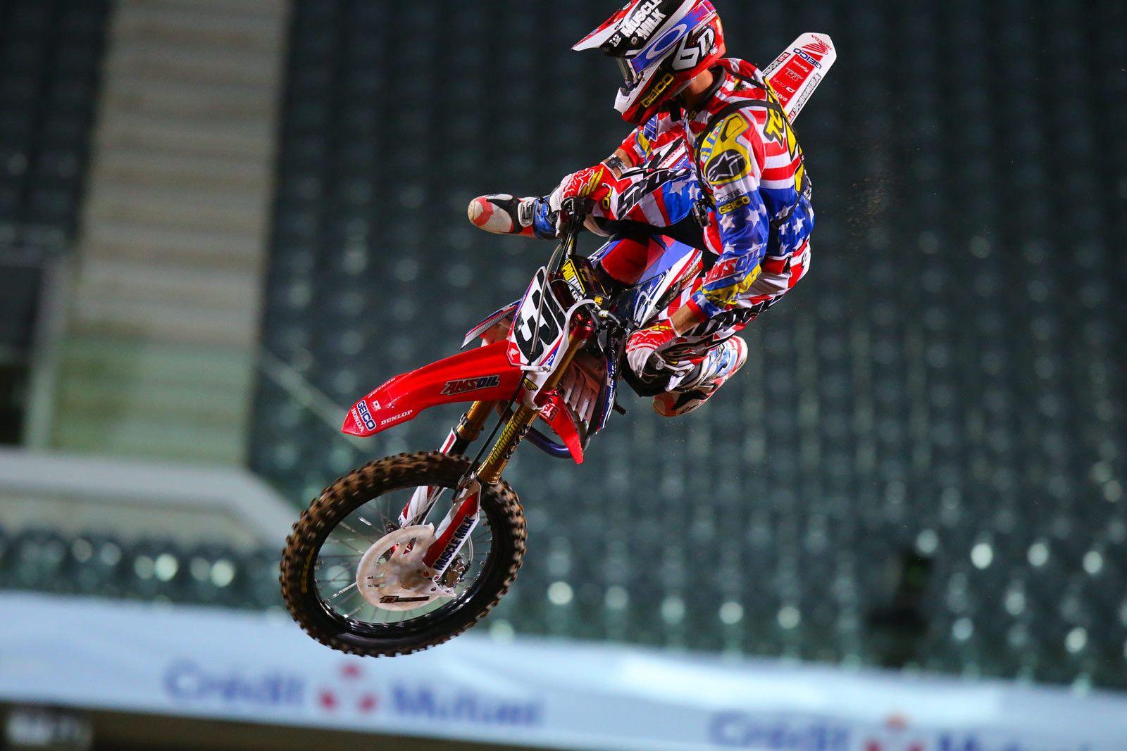 Eli Tomac Day At The Paris Lille Supercross