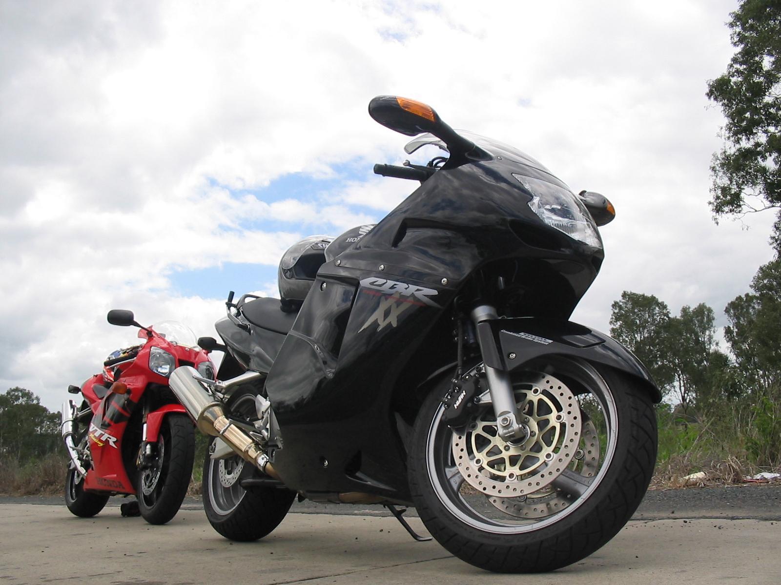 Honda CBR 1100XX Super Blackbird picture # 30368. Honda photo